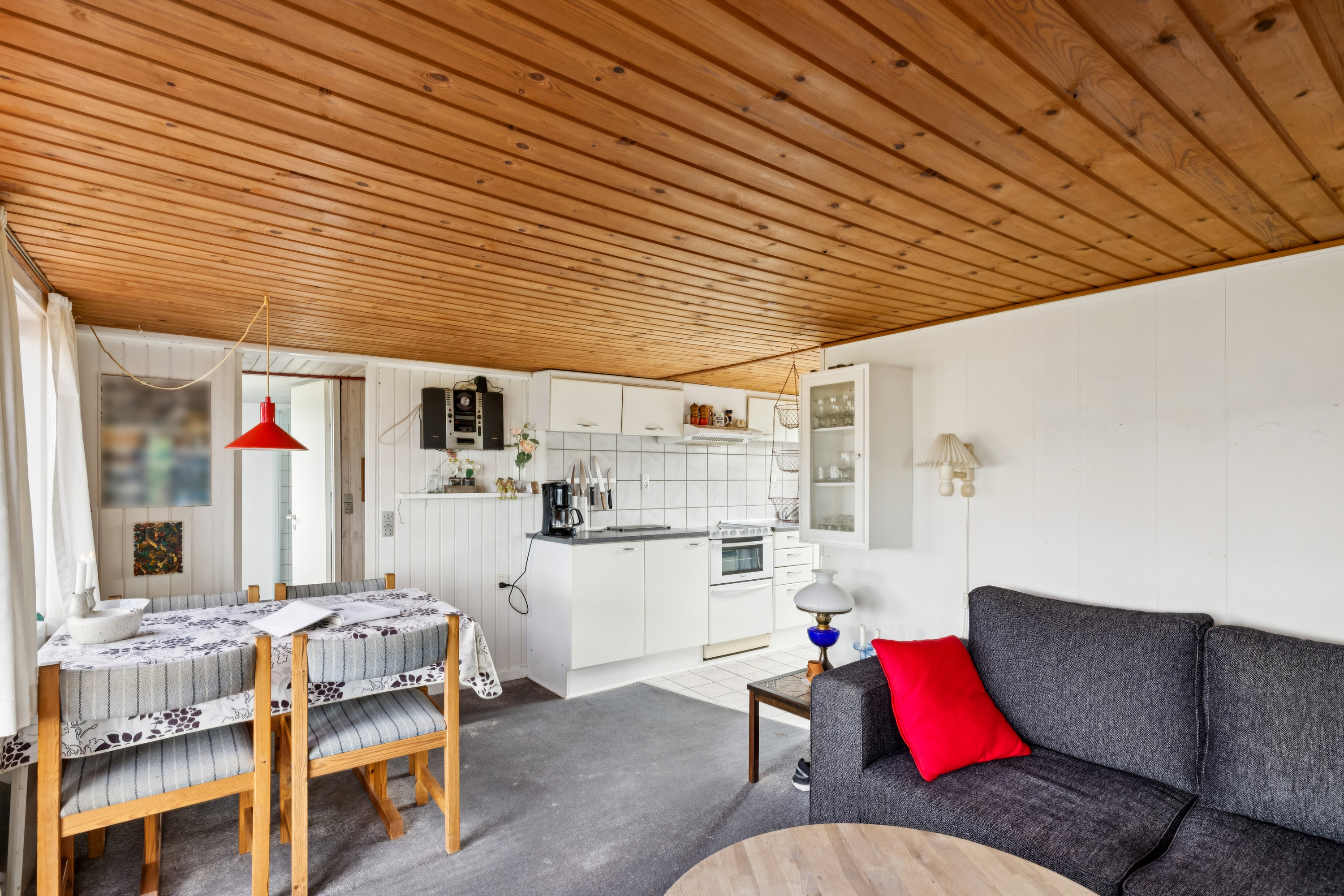 Fremhævet stue billede i fuldskærmstilstand. Billede af Strandvejen 23A, 8410 Rønde