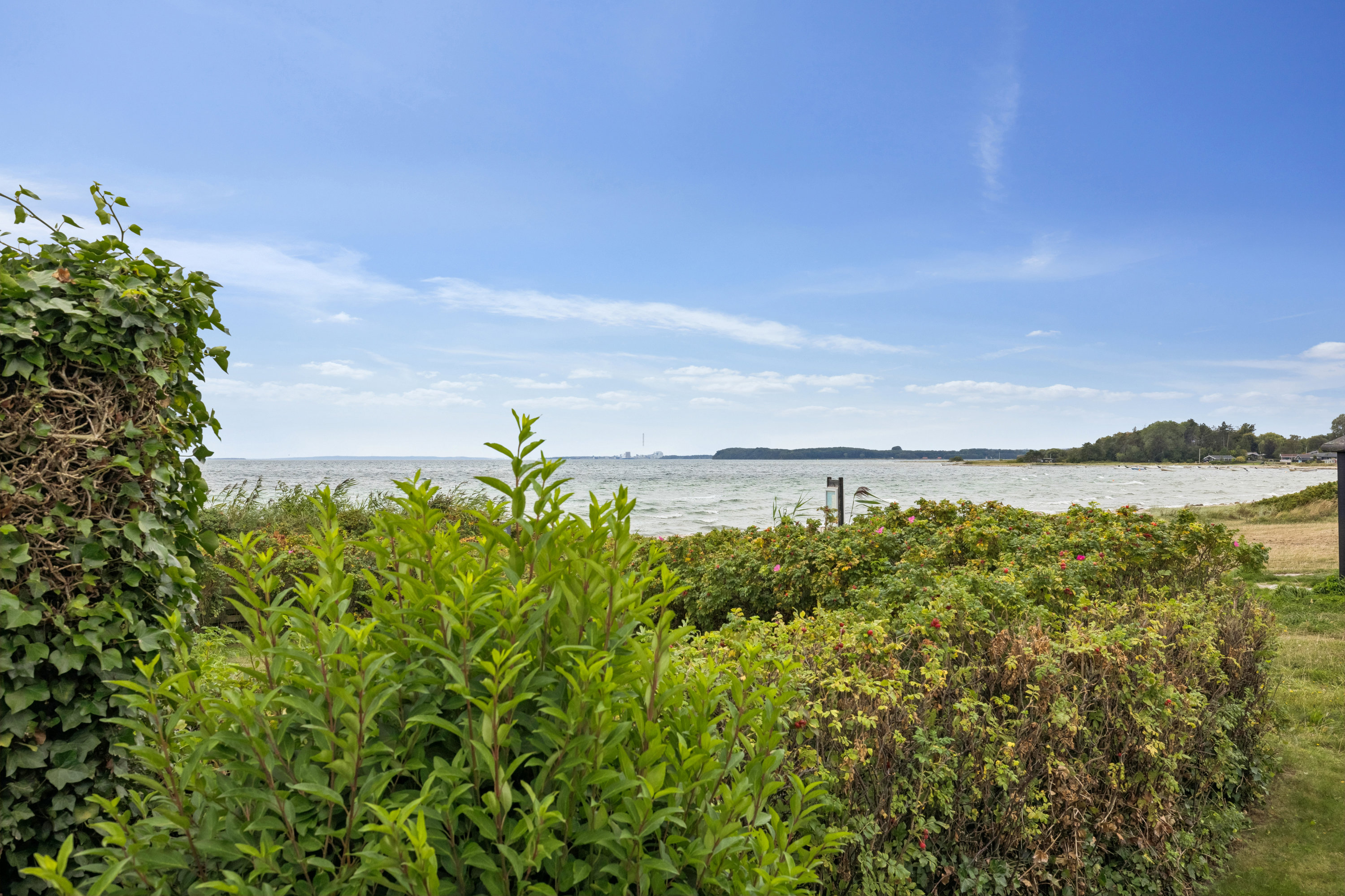 Fremhævet udsigt billede i fuldskærmstilstand. Billede af Strandvejen 23A, 8410 Rønde