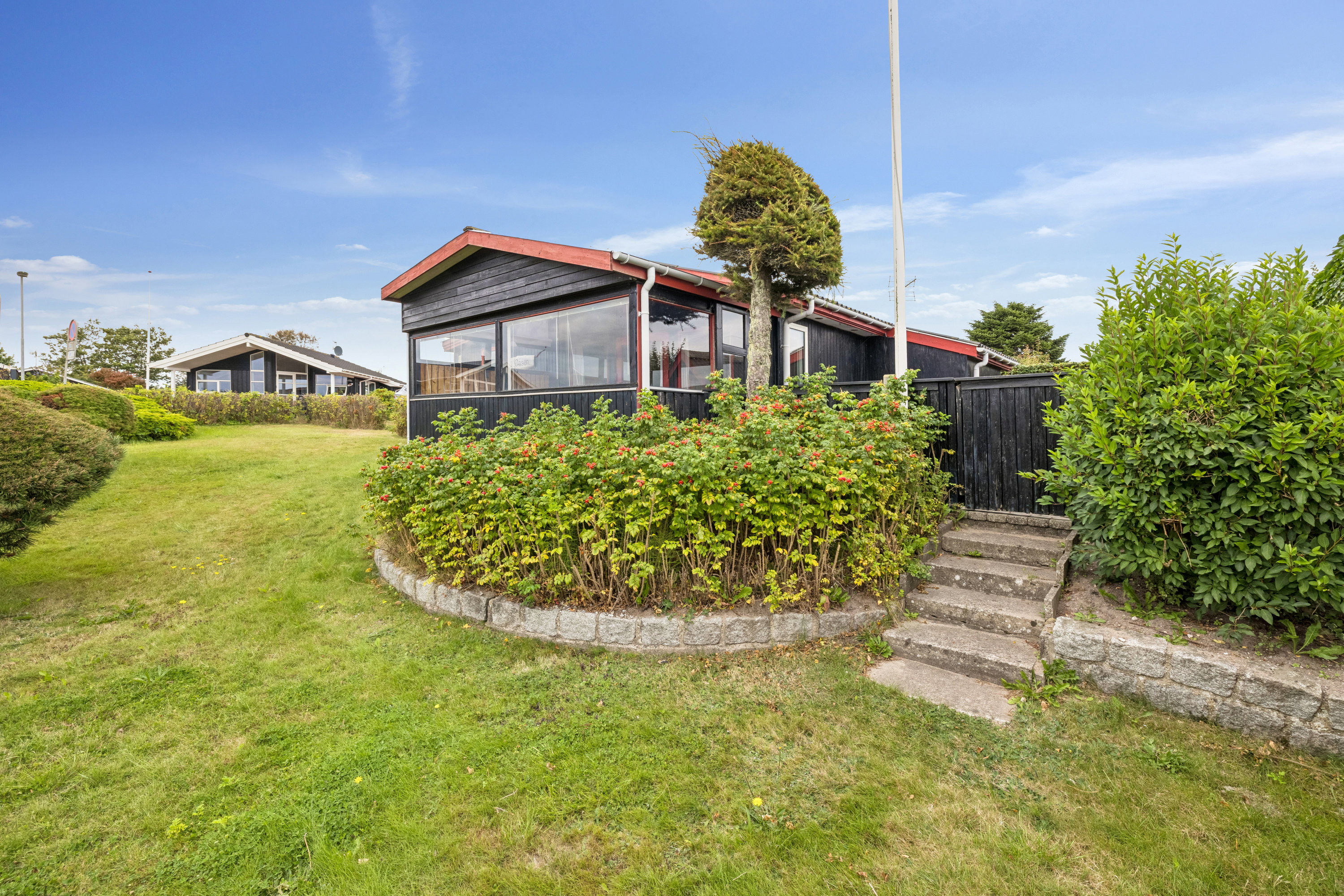 Fremhævet ejendom 1 billede i fuldskærmstilstand. Billede af Strandvejen 23A, 8410 Rønde