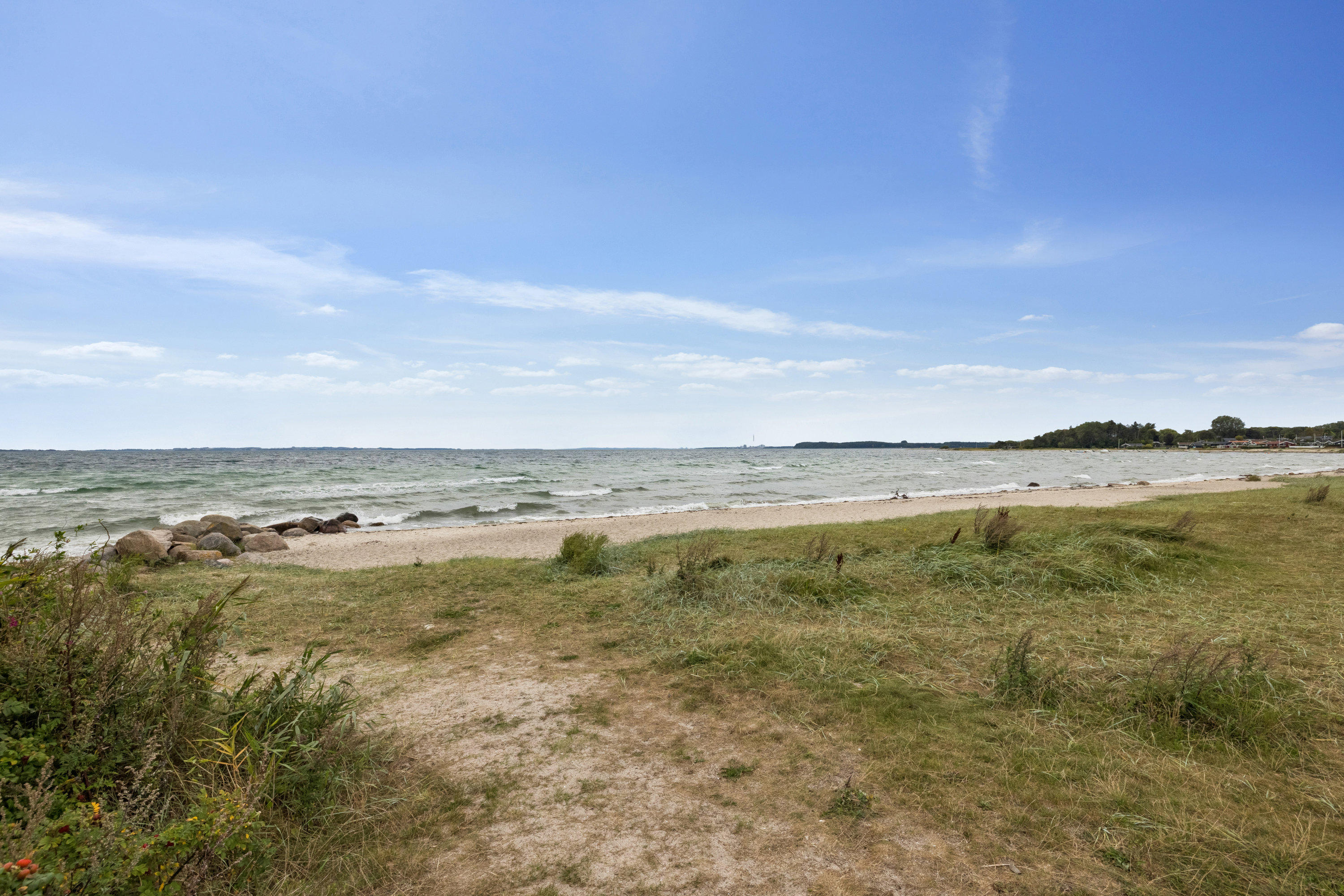 Fremhævet ejendom 1 billede i fuldskærmstilstand. Billede af Strandvejen 23A, 8410 Rønde