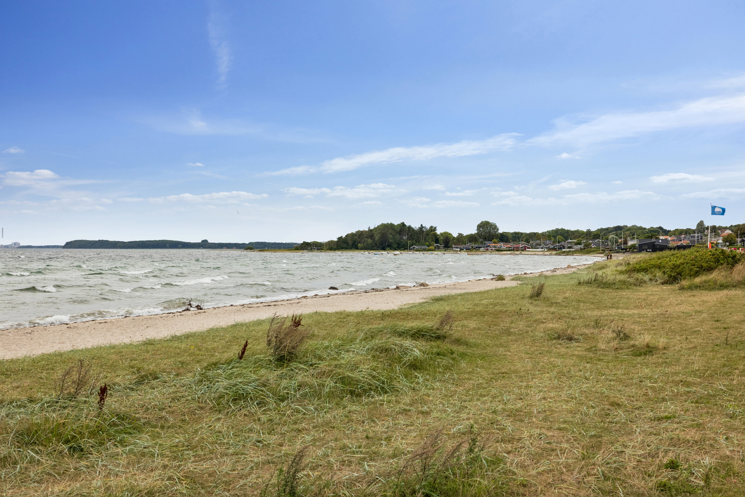 Fremhævet omgivelser billede i fuldskærmstilstand. Billede af Strandvejen 23A, 8410 Rønde
