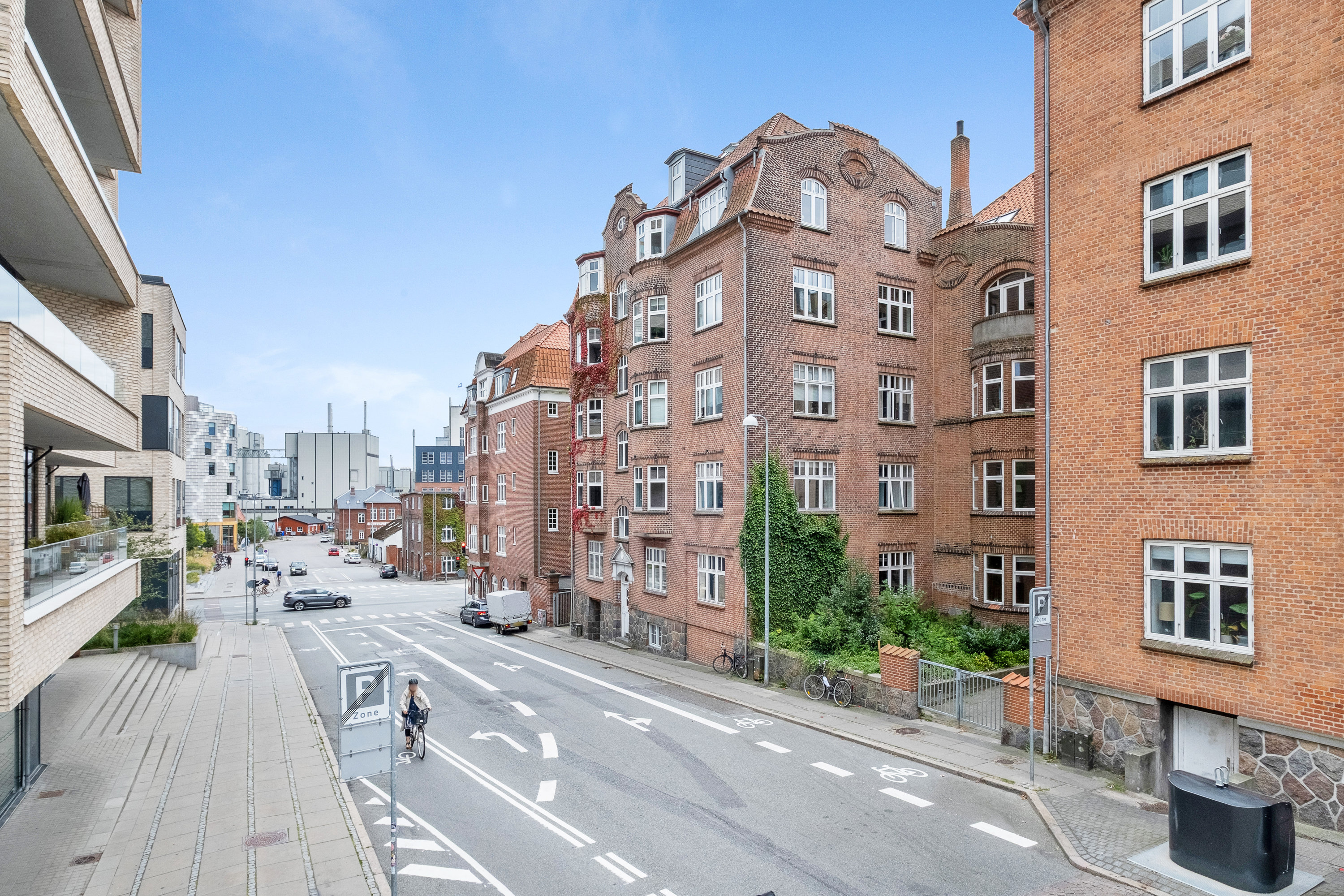 Fremhævet facade billede i fuldskærmstilstand. Billede af Jægergårdsgade 148, st.. th., 8000 Aarhus C