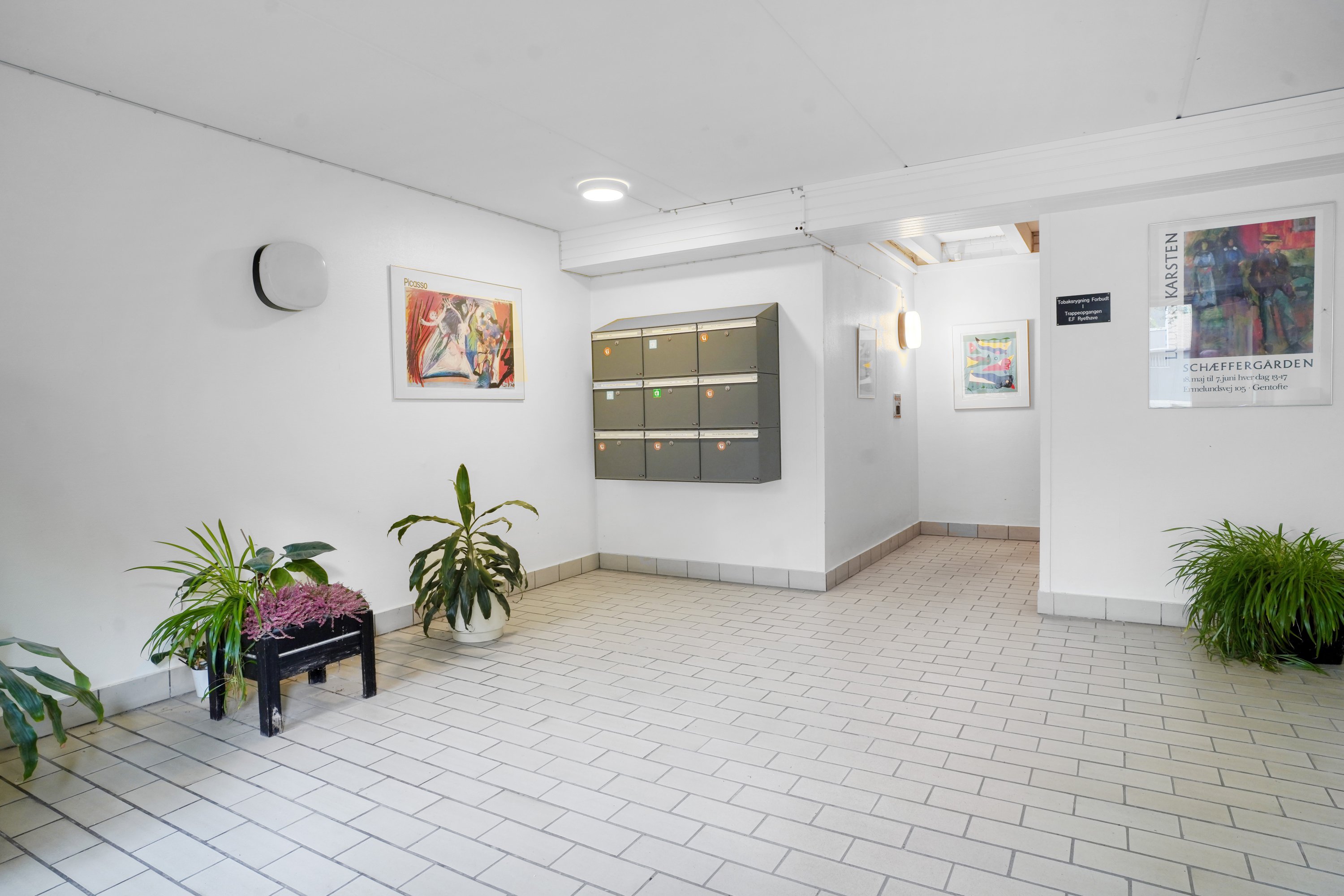 Fremhævet opgang billede i fuldskærmstilstand. Billede af Ryetvej 63, 1. mf., 3500 Værløse