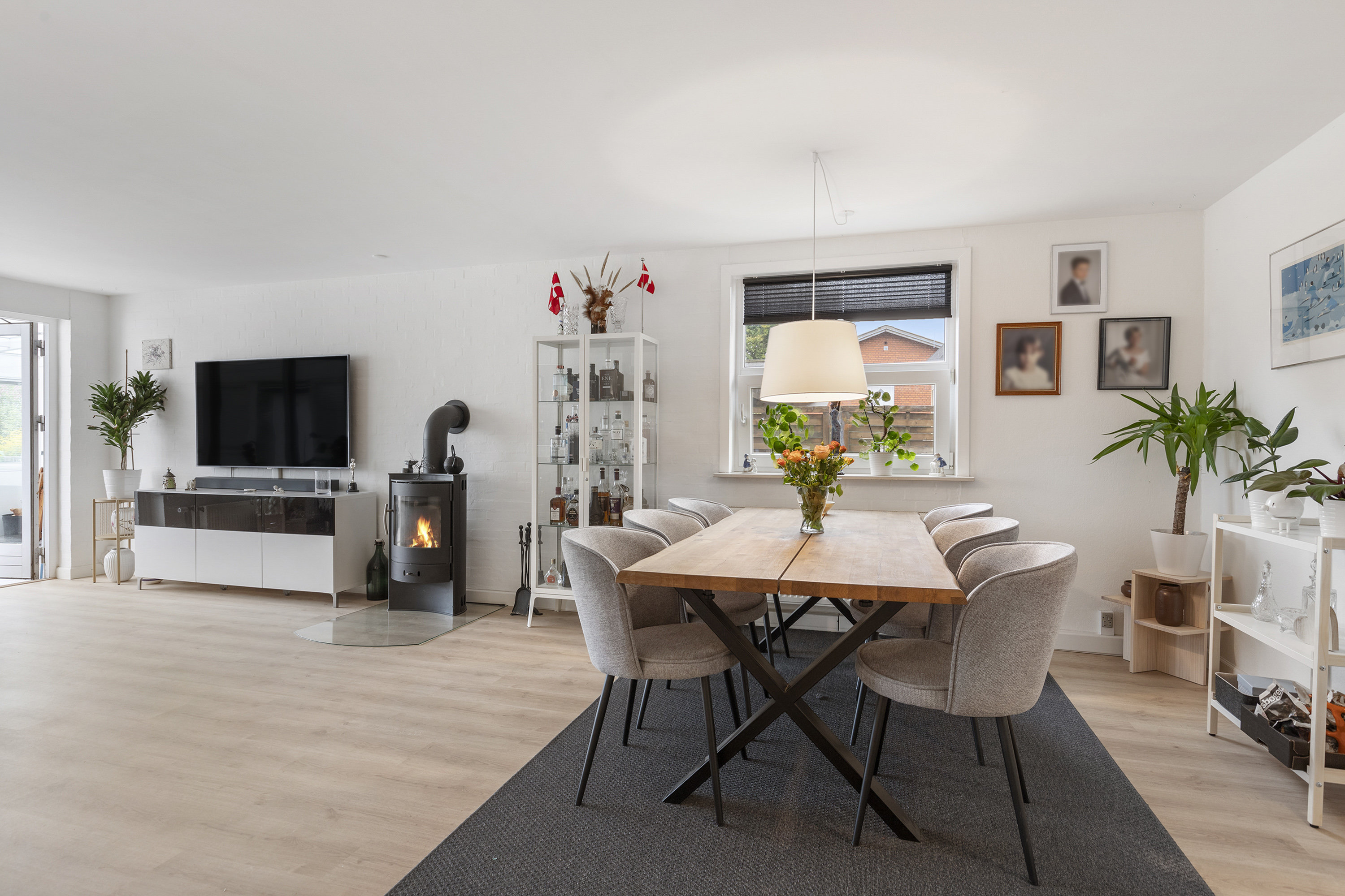 Fremhævet stue billede i fuldskærmstilstand. Billede af Tolstrupvej 31, 9700 Brønderslev