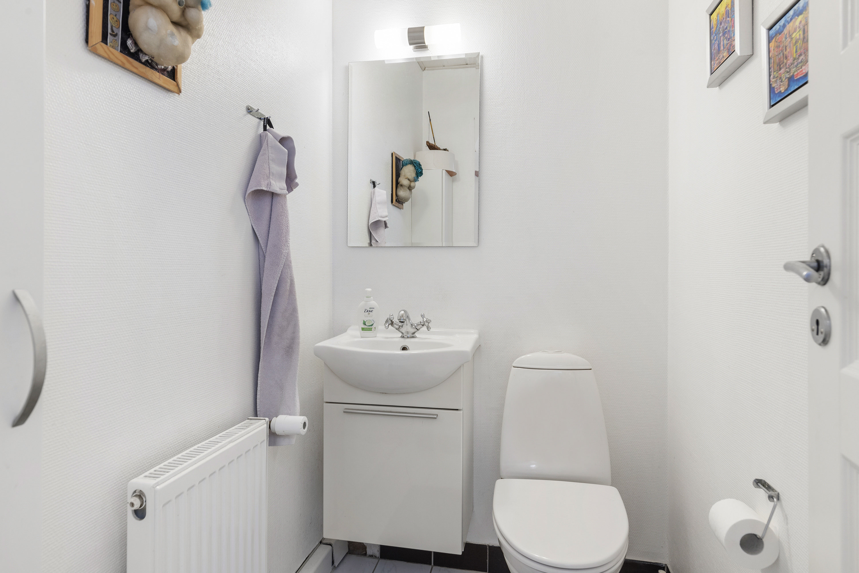 Fremhævet toilet billede i fuldskærmstilstand. Billede af Tolstrupvej 31, 9700 Brønderslev