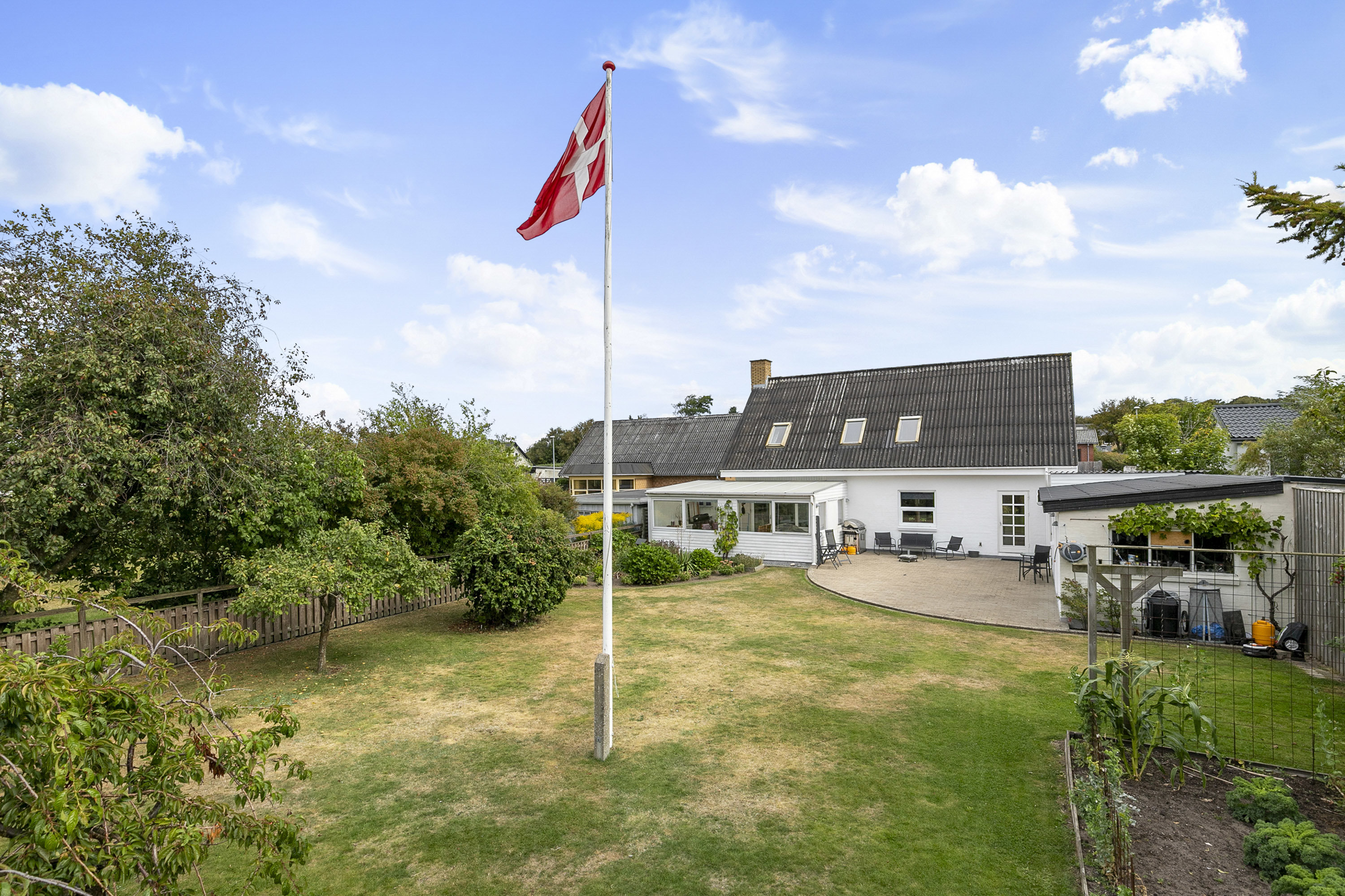 Fremhævet have billede i fuldskærmstilstand. Billede af Tolstrupvej 31, 9700 Brønderslev