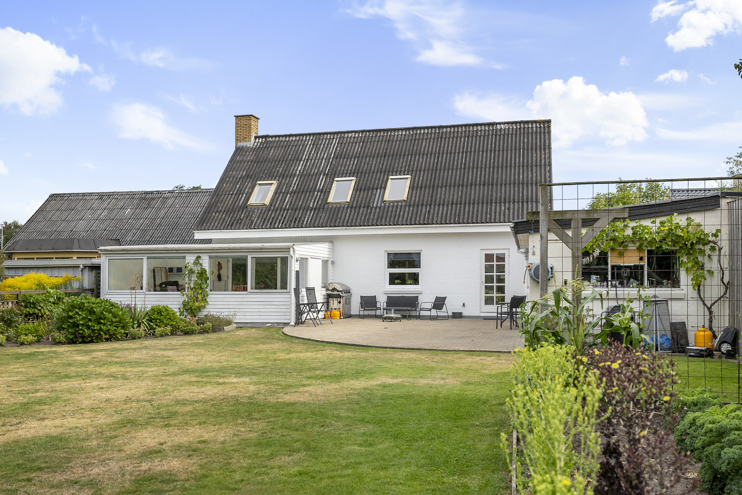 Fremhævet facade billede i fuldskærmstilstand. Billede af Tolstrupvej 31, 9700 Brønderslev