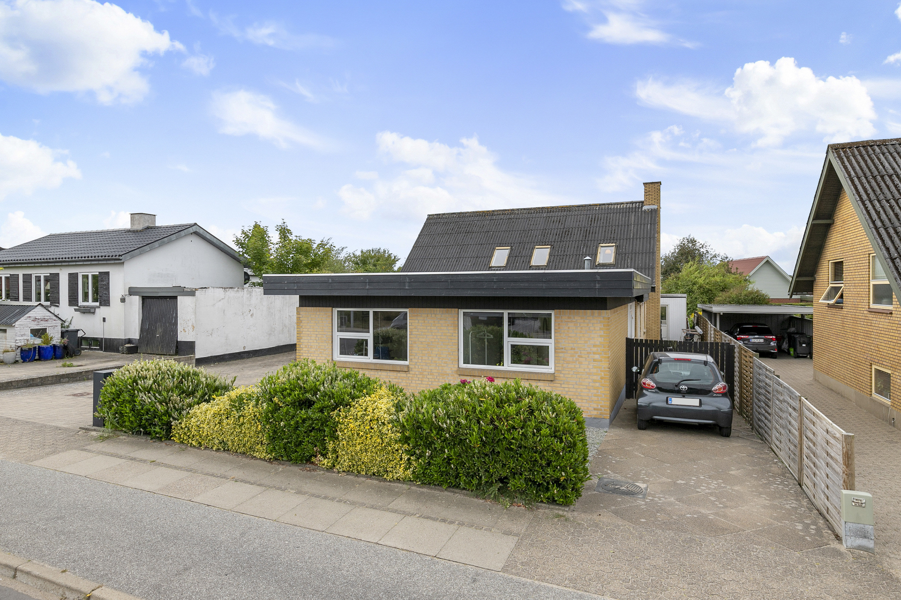 Fremhævet facade billede i fuldskærmstilstand. Billede af Tolstrupvej 31, 9700 Brønderslev