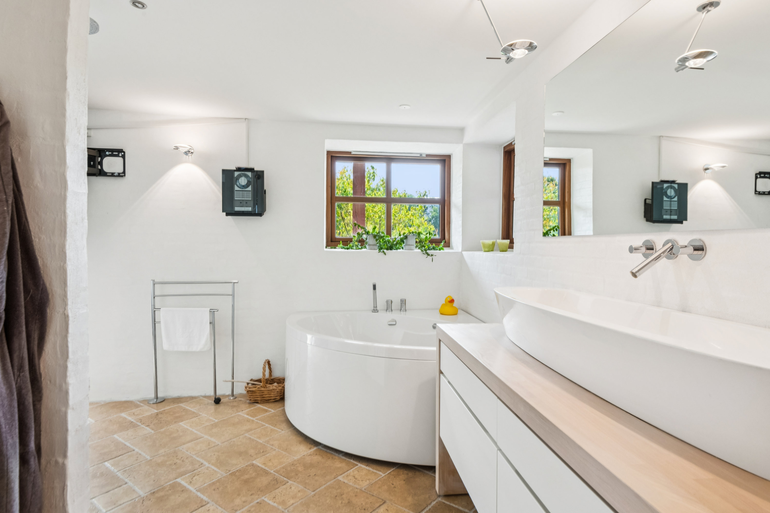 Fremhævet badeværelse billede i fuldskærmstilstand. Billede af Østerkrat 17, Skivum, 9541 Suldrup