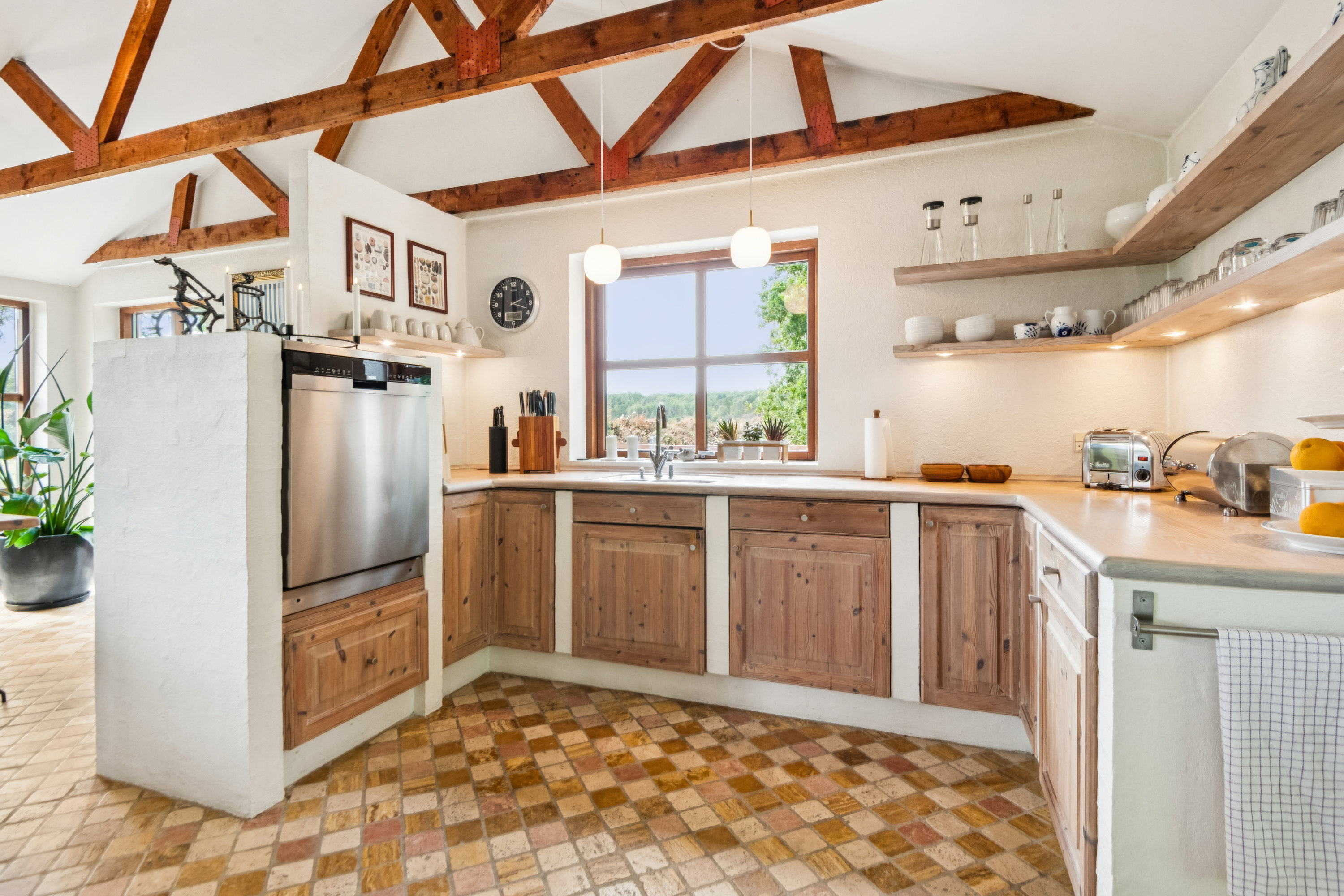 Fremhævet køkken billede i fuldskærmstilstand. Billede af Østerkrat 17, Skivum, 9541 Suldrup