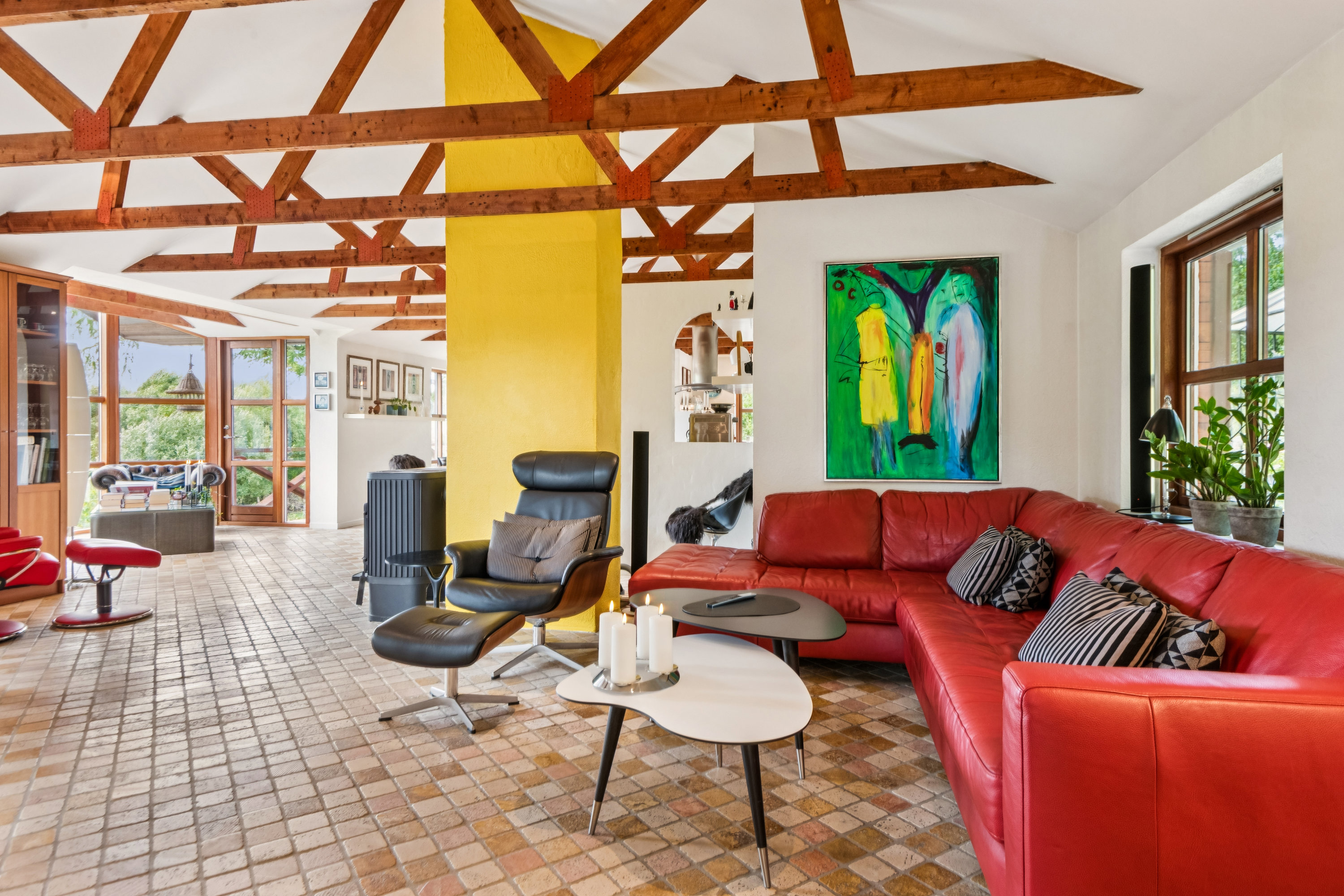 Fremhævet stue billede i fuldskærmstilstand. Billede af Østerkrat 17, Skivum, 9541 Suldrup