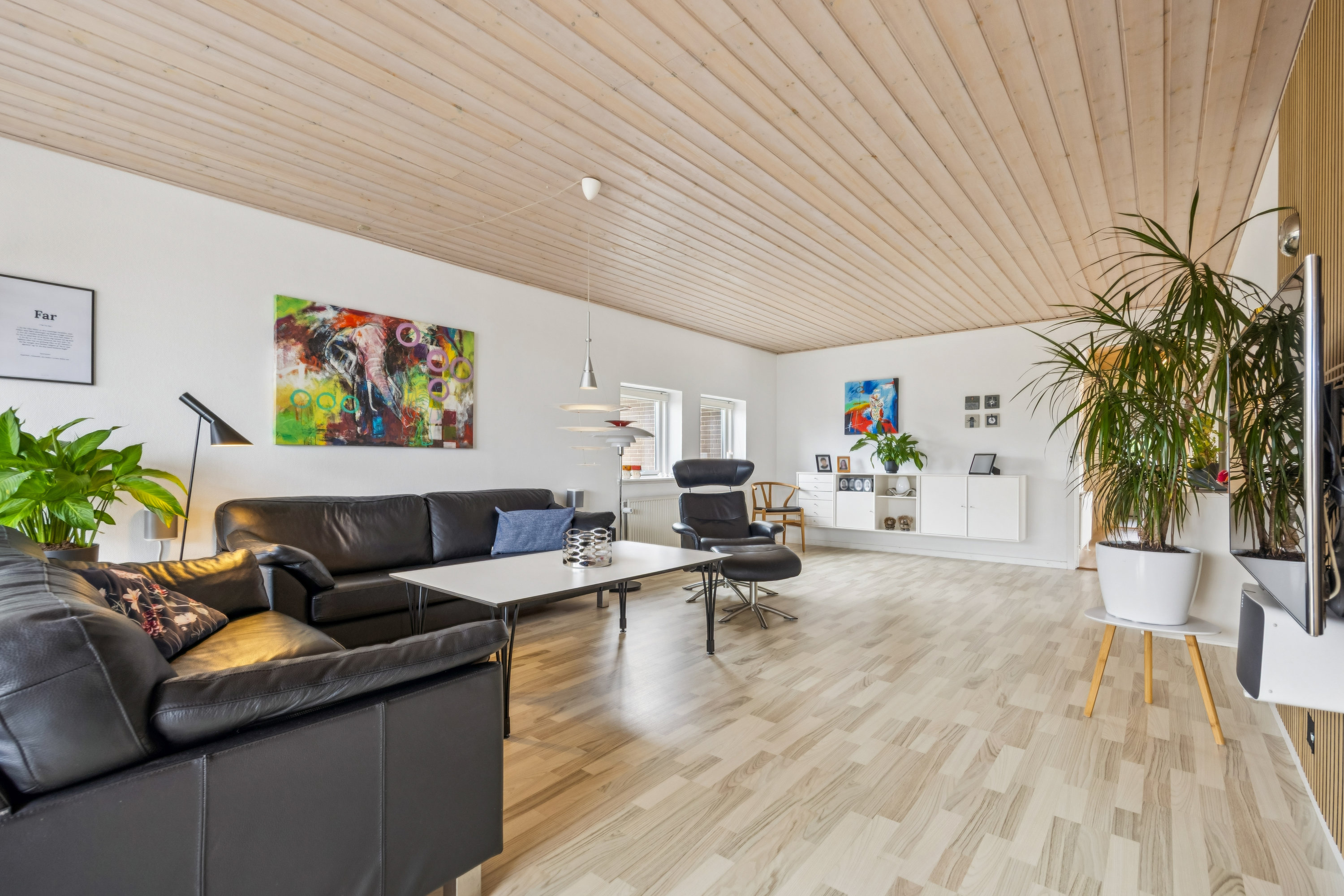 Fremhævet stue billede i fuldskærmstilstand. Billede af Drosselvej 7, Vester Hassing, 9310 Vodskov