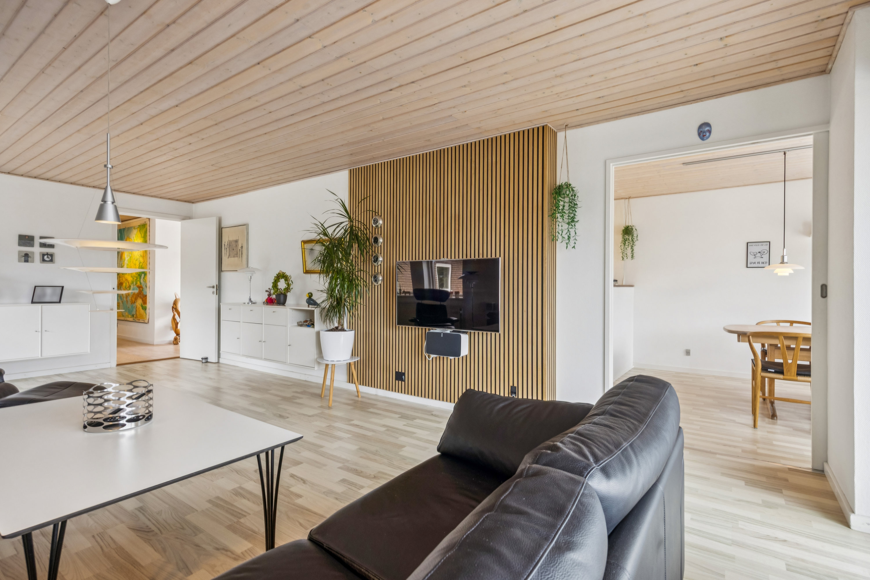 Fremhævet stue billede i fuldskærmstilstand. Billede af Drosselvej 7, Vester Hassing, 9310 Vodskov