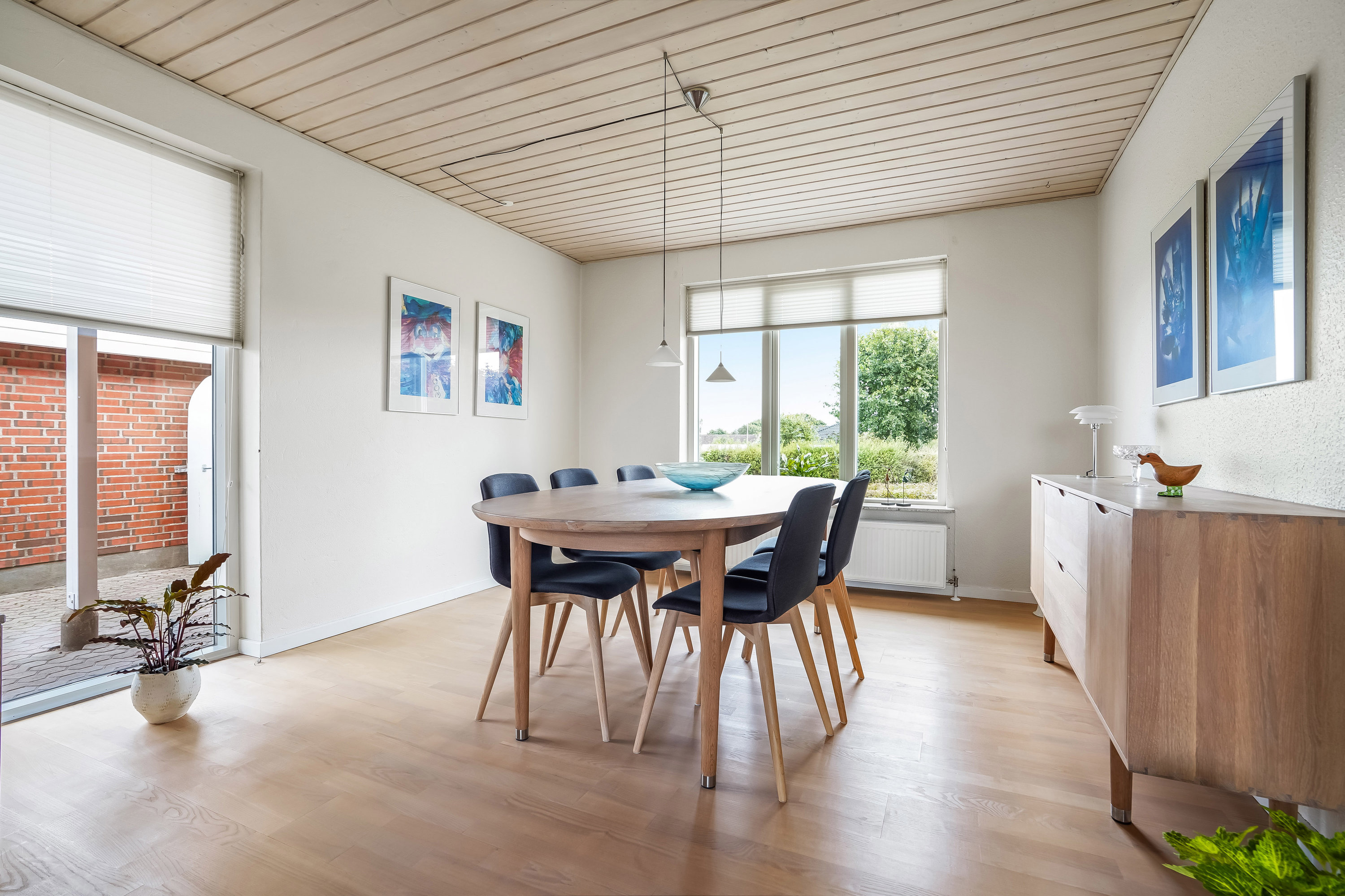 Fremhævet stue billede i fuldskærmstilstand. Billede af Rosenvænget 13, 7171 Uldum