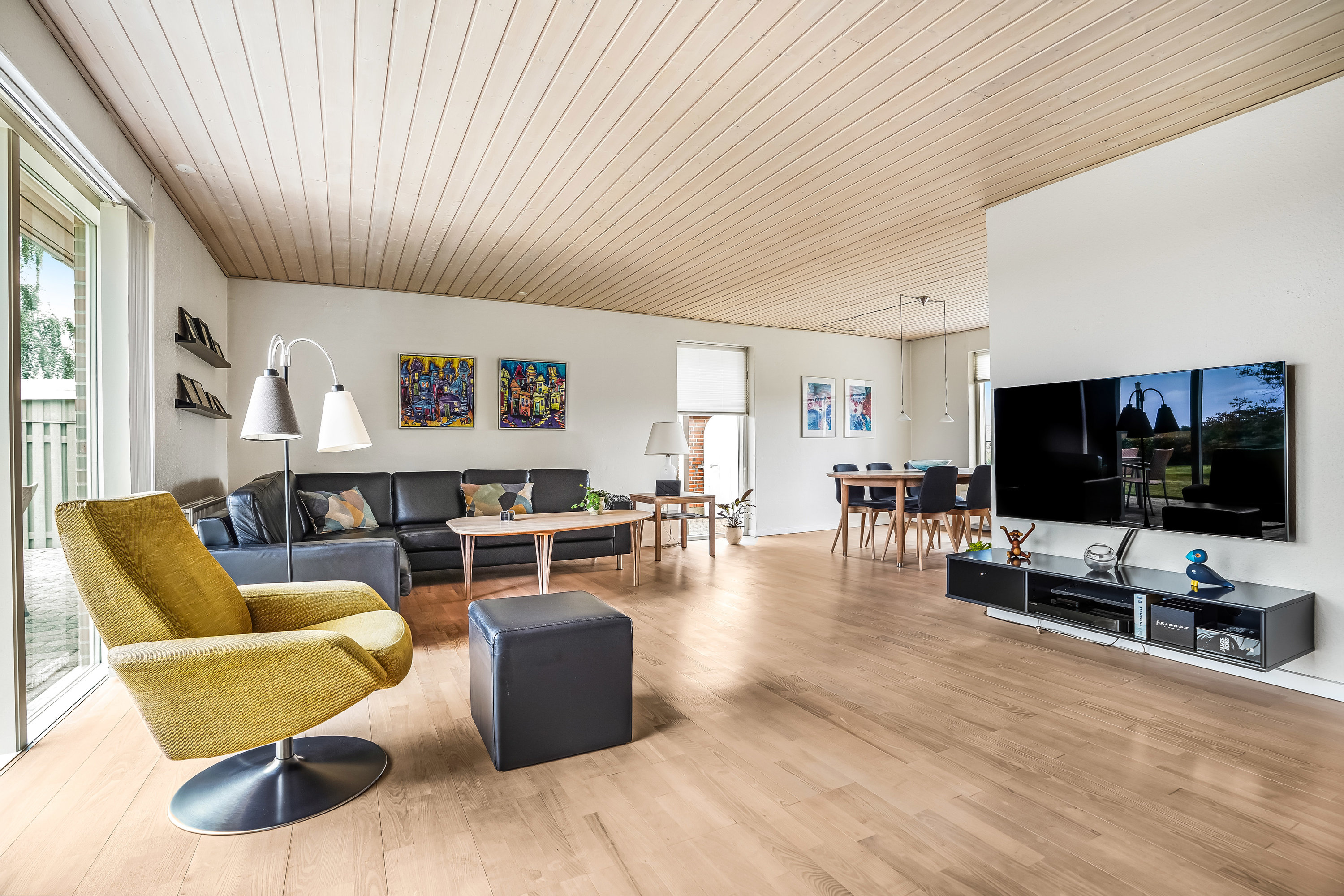 Fremhævet stue billede i fuldskærmstilstand. Billede af Rosenvænget 13, 7171 Uldum