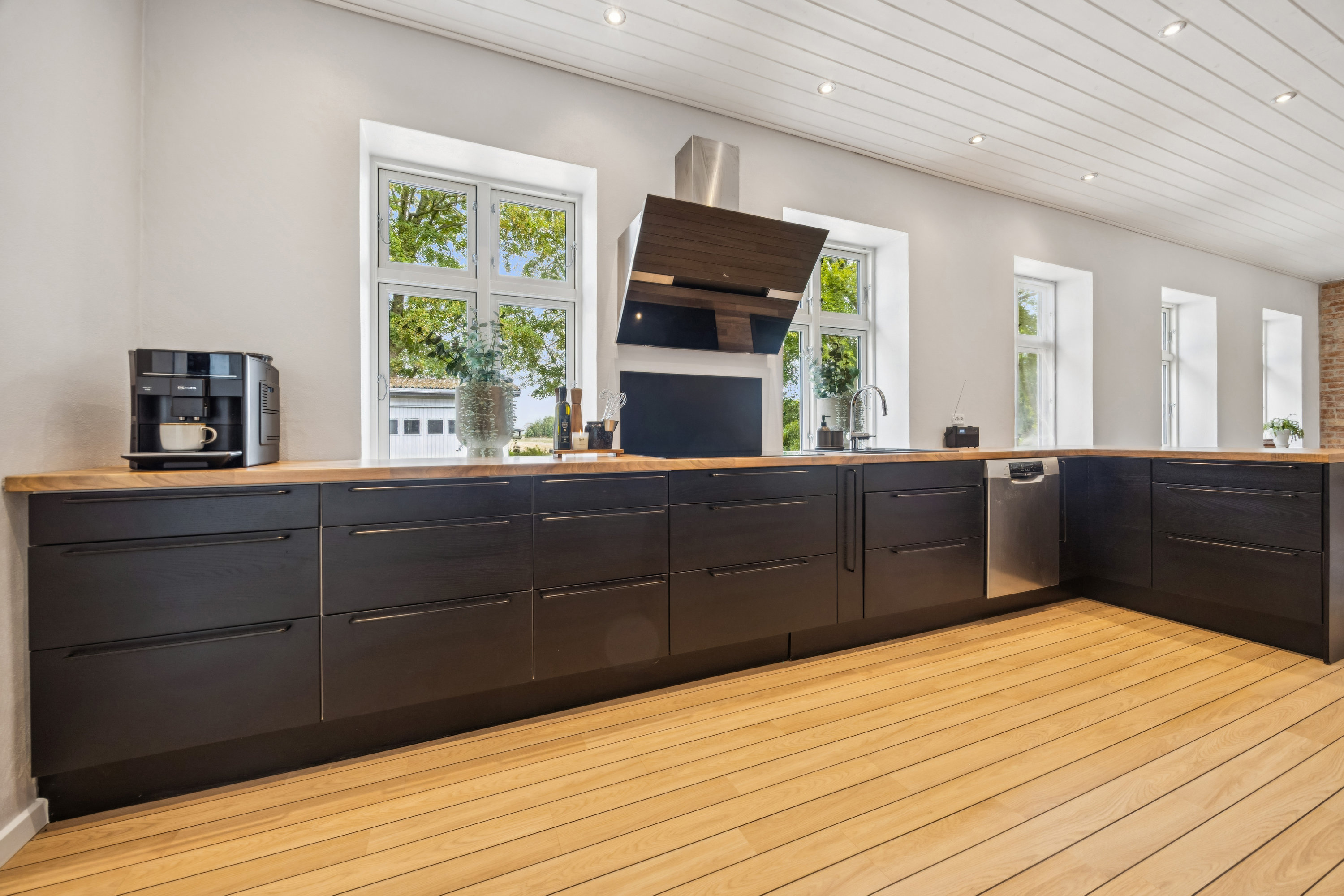 Fremhævet køkken billede i fuldskærmstilstand. Billede af Gravsholtvej 69, 9310 Vodskov