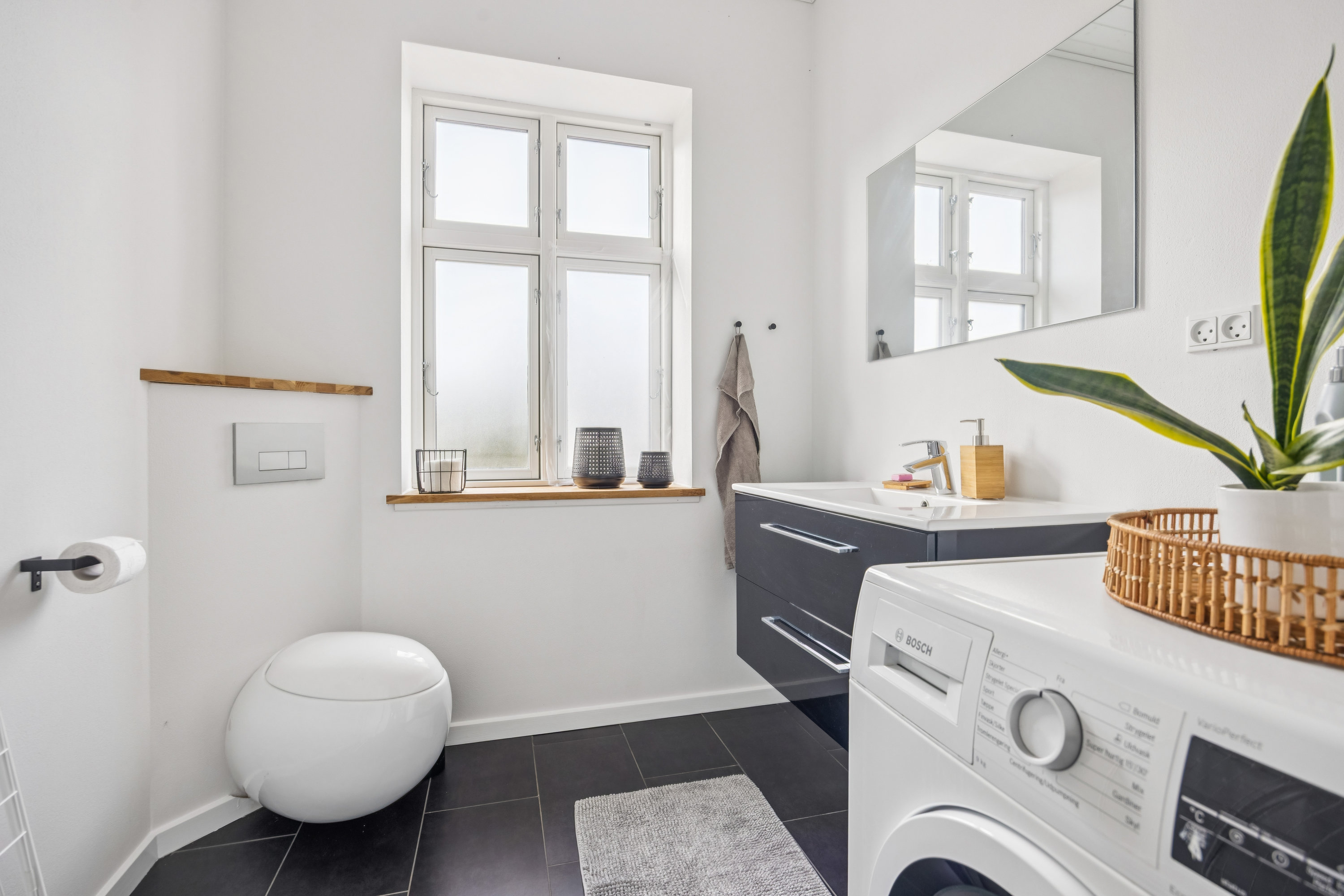 Fremhævet badeværelse billede i fuldskærmstilstand. Billede af Gravsholtvej 69, 9310 Vodskov