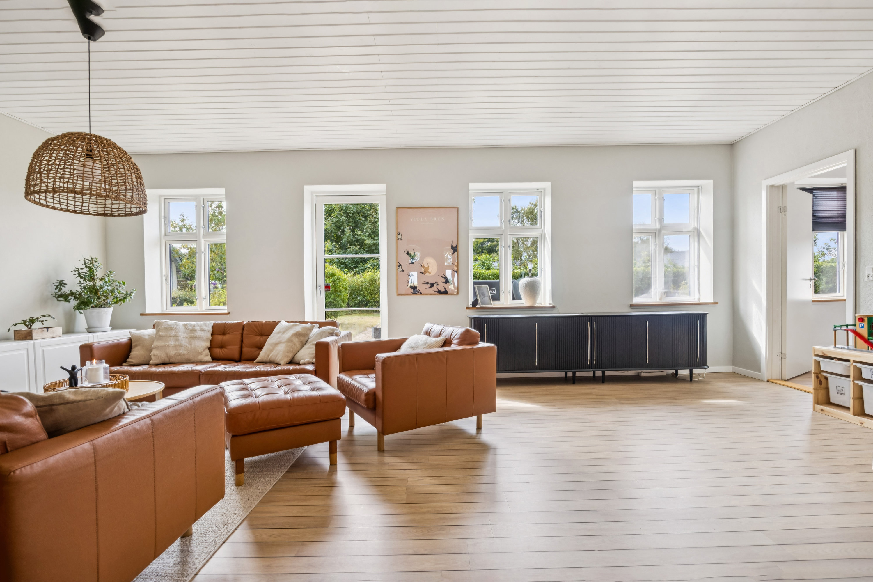 Fremhævet stue billede i fuldskærmstilstand. Billede af Gravsholtvej 69, 9310 Vodskov