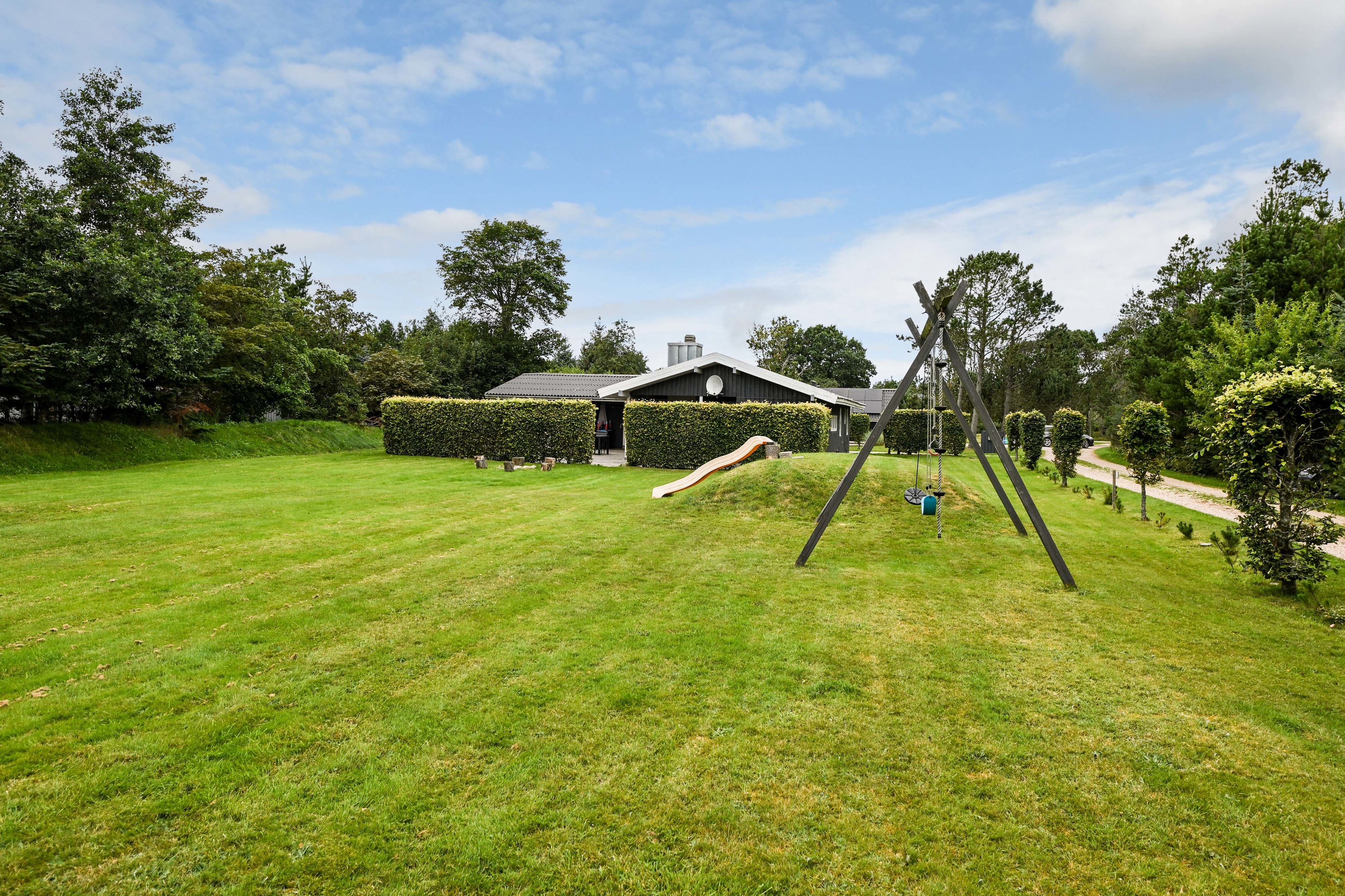 Fremhævet have billede i fuldskærmstilstand. Billede af Bjergbovej 11, 6857 Blåvand
