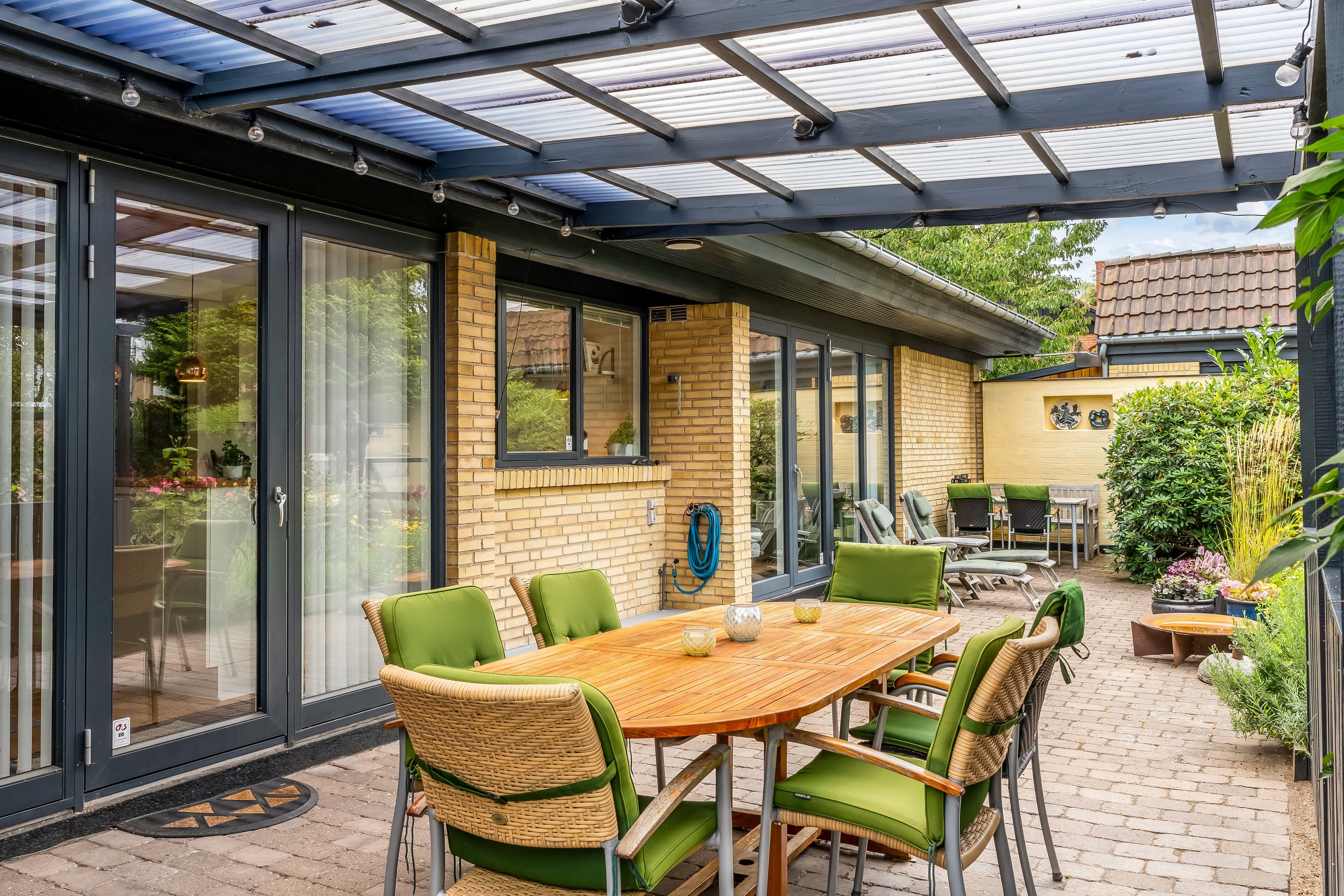 Miniaturebillede 1: terrasse. Billede af Digemestervej 3, 3400 Hillerød