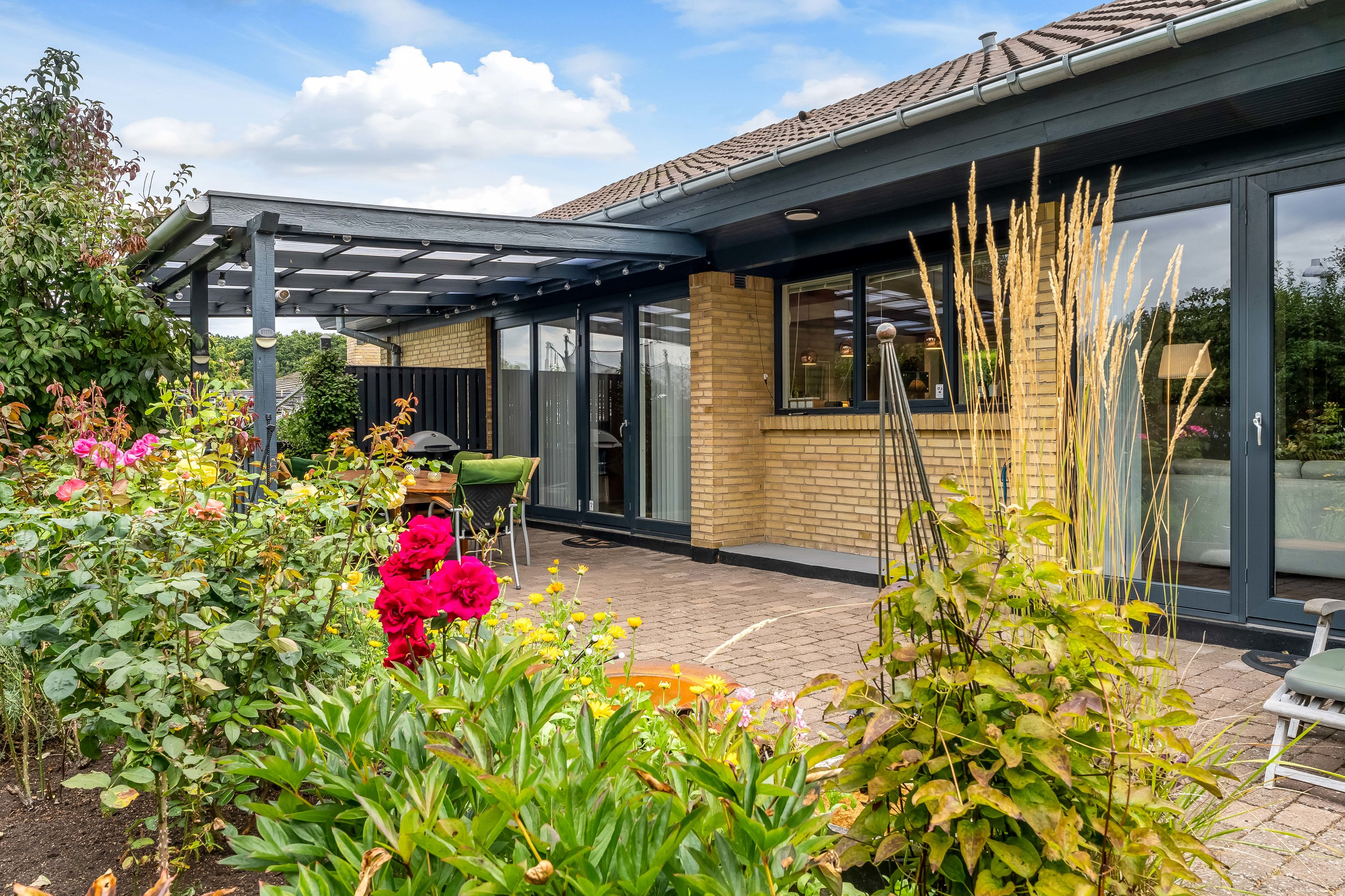 Fremhævet facade billede i fuldskærmstilstand. Billede af Digemestervej 3, 3400 Hillerød