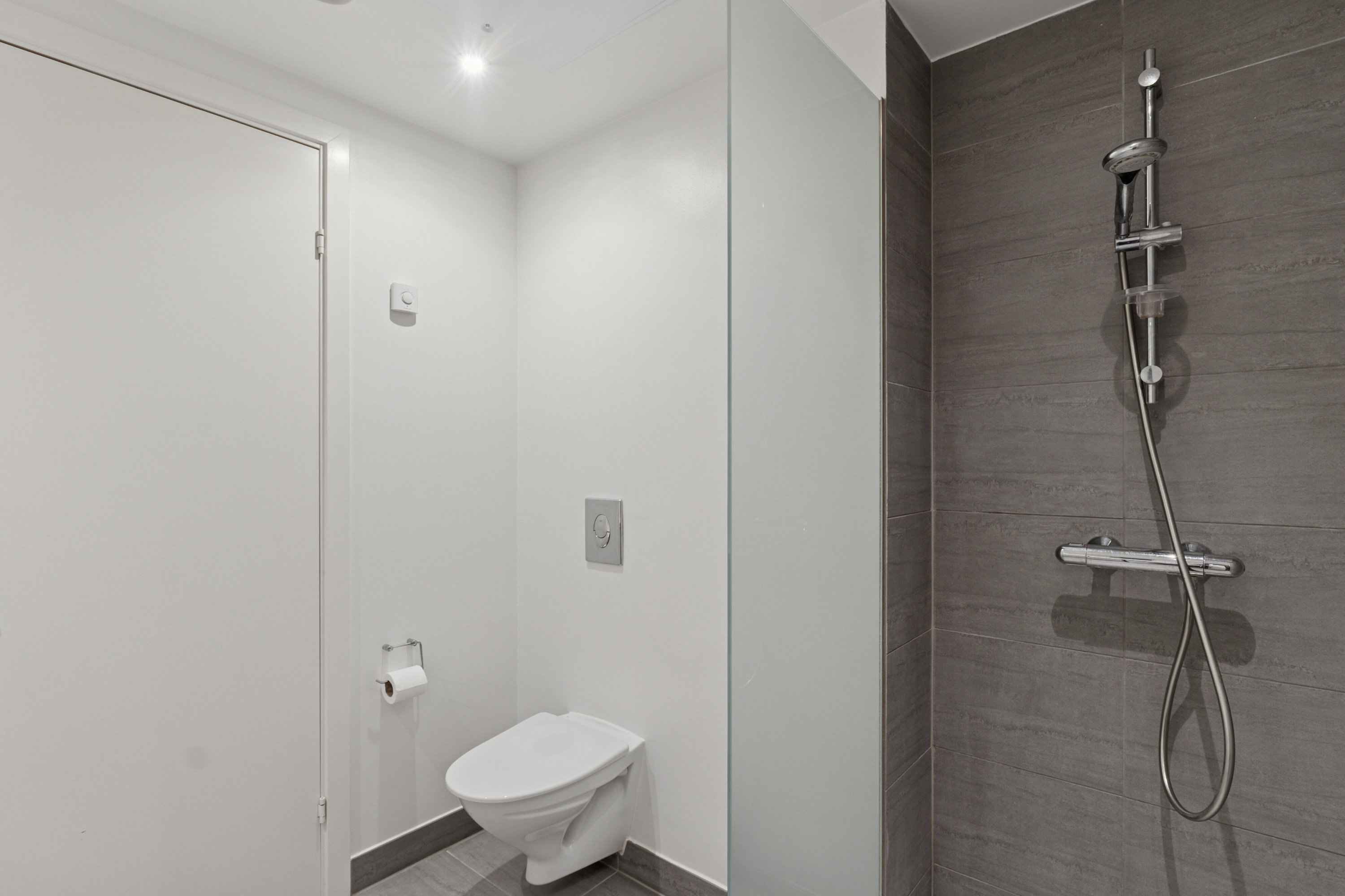 Fremhævet badeværelse billede i fuldskærmstilstand. Billede af Kirkebjerg Parkvej 2D, 1. 4., 2600 Glostrup