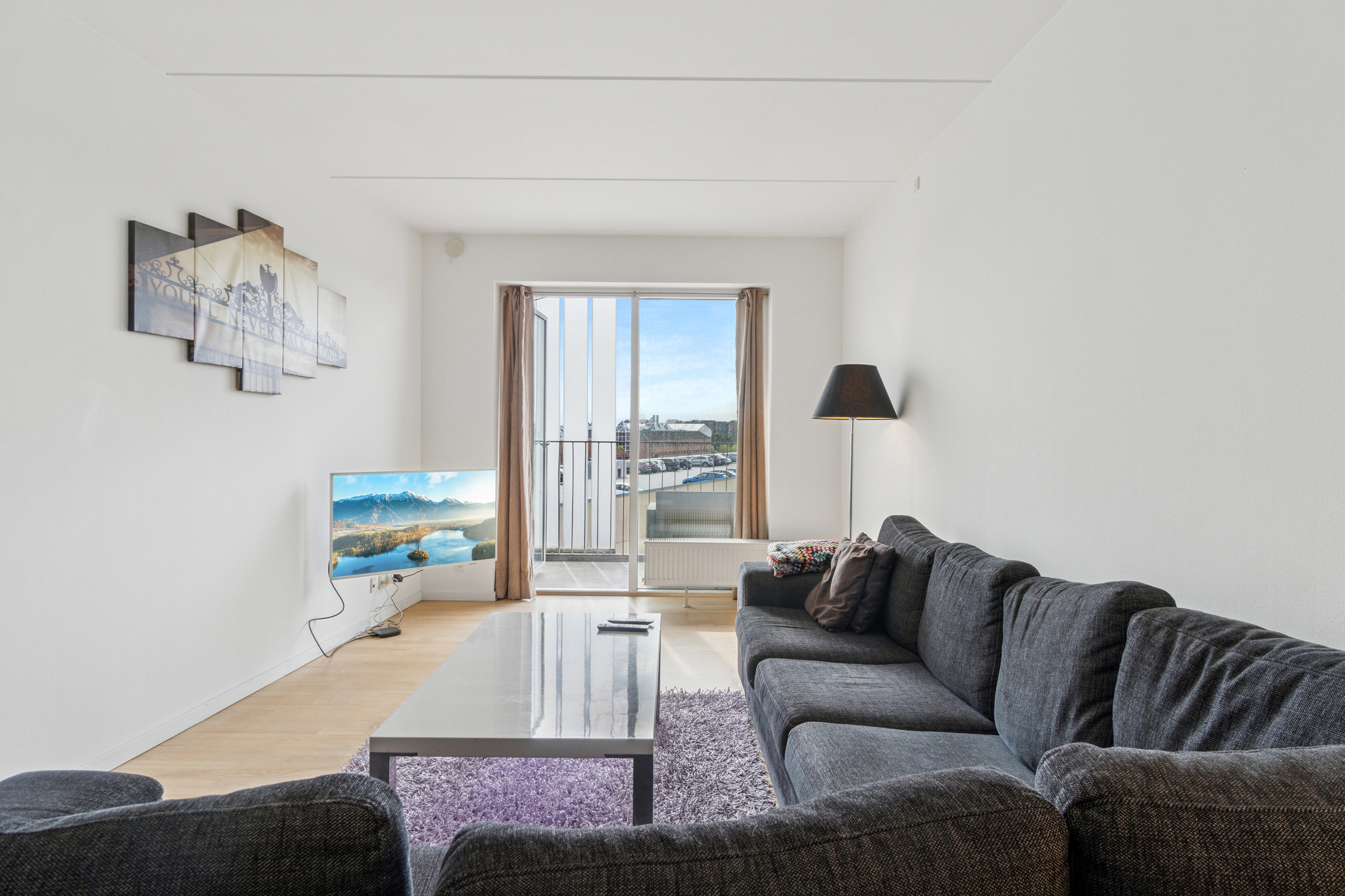 Fremhævet stue billede i fuldskærmstilstand. Billede af Østbrovej 2F, 4. 1., 2600 Glostrup