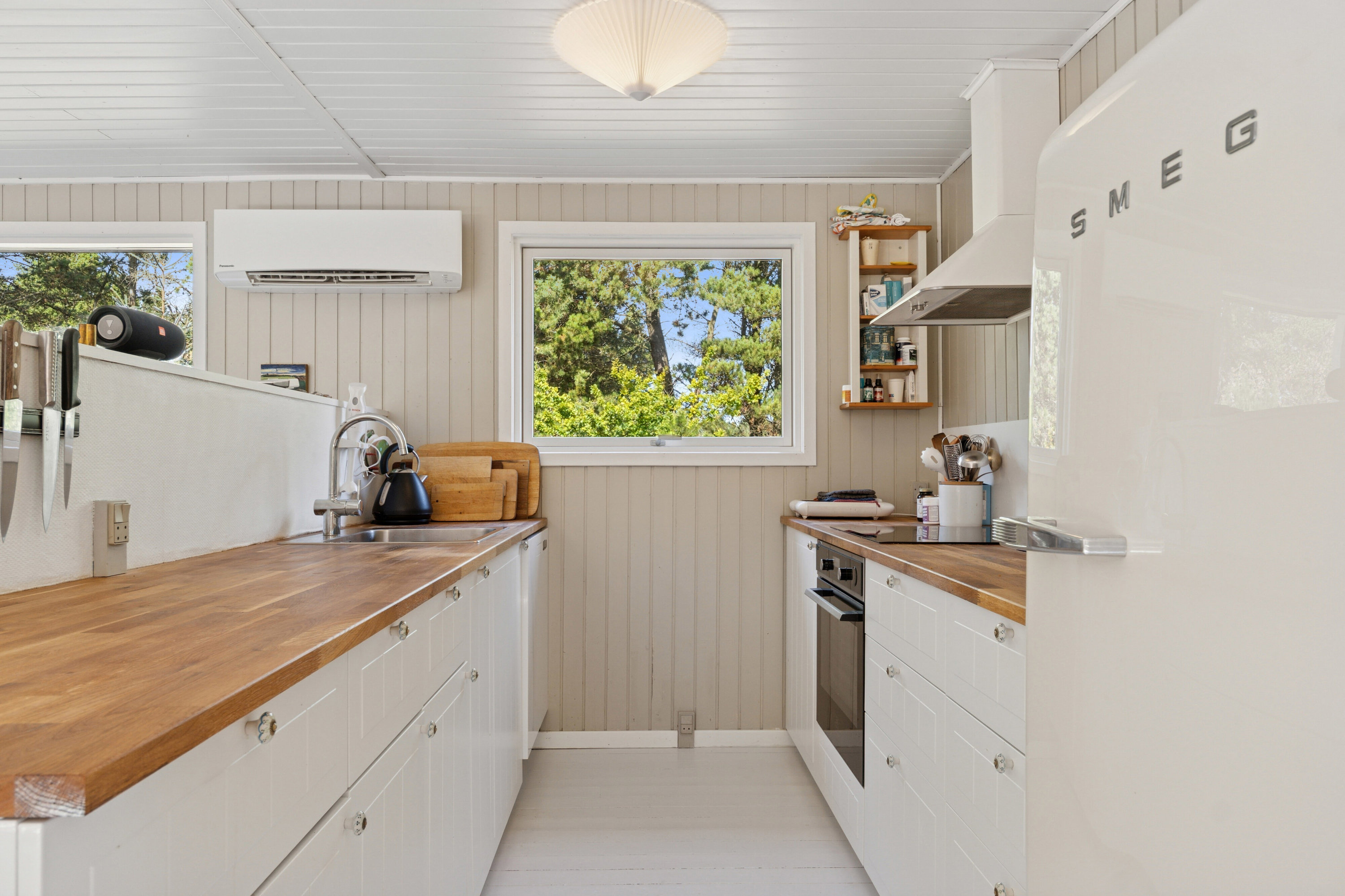 Fremhævet køkken billede i fuldskærmstilstand. Billede af Grønspættevej 9, Tversted, 9881 Bindslev