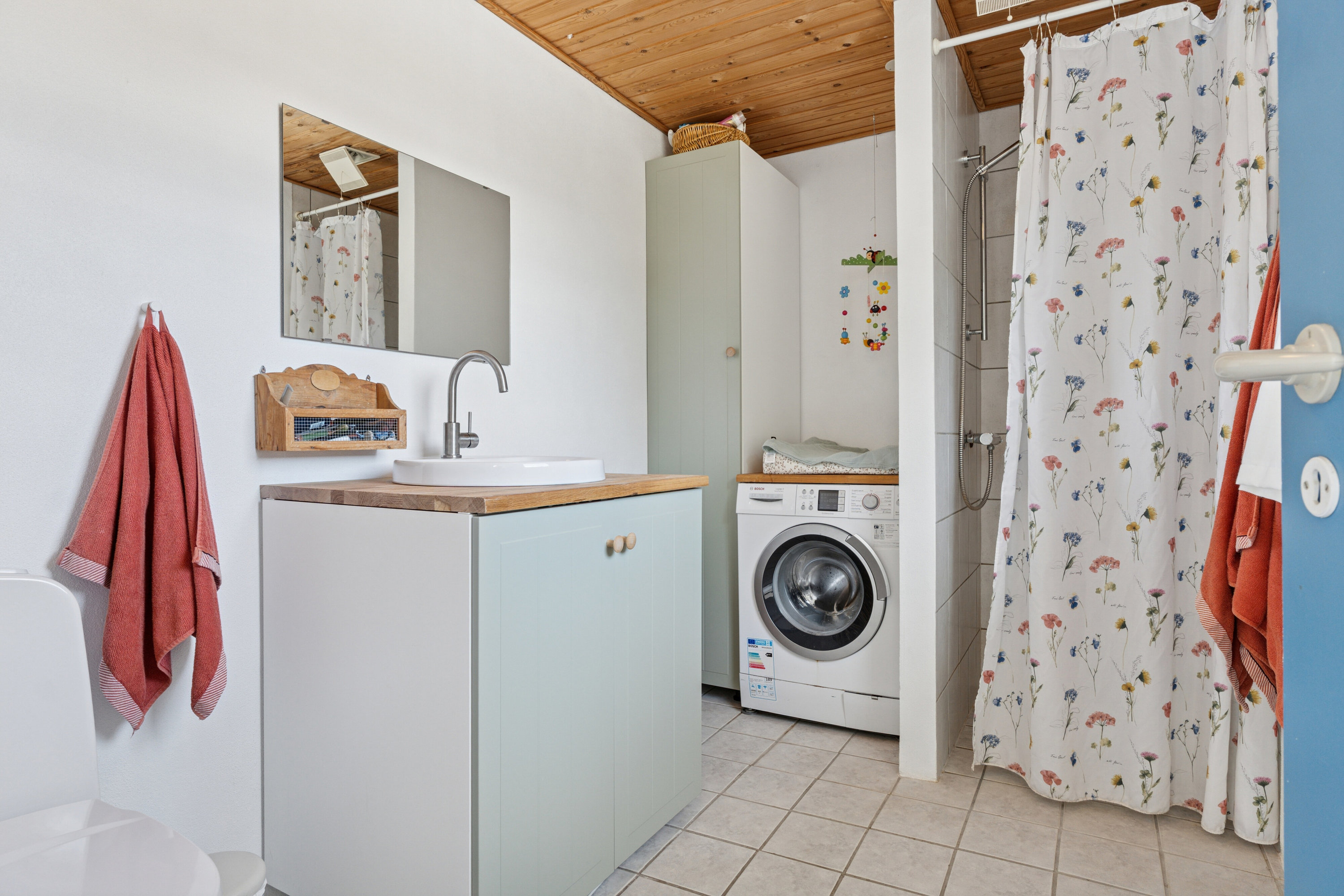 Fremhævet badeværelse billede i fuldskærmstilstand. Billede af Grønspættevej 9, Tversted, 9881 Bindslev