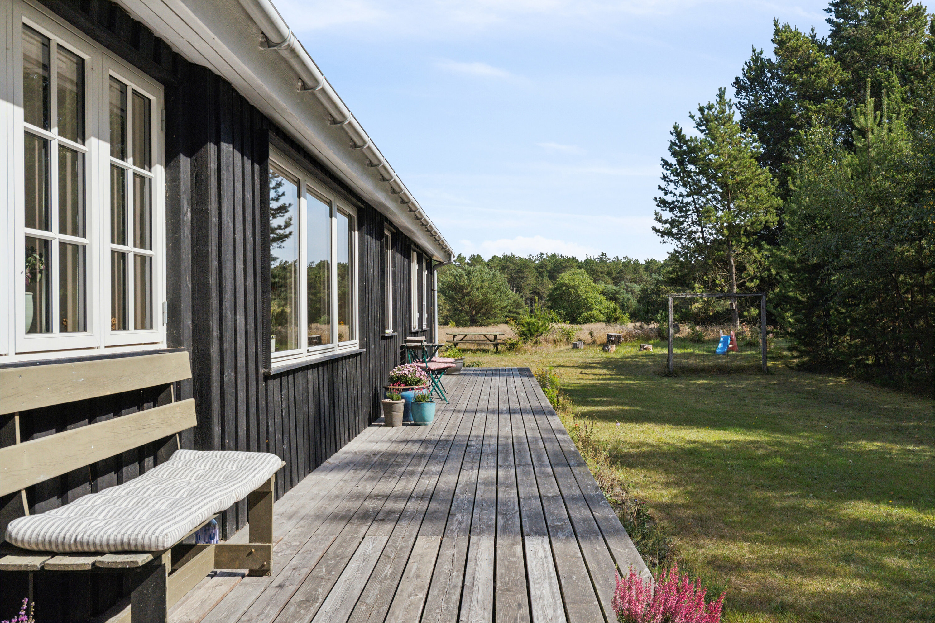 Fremhævet terrasse billede i fuldskærmstilstand. Billede af Grønspættevej 9, Tversted, 9881 Bindslev