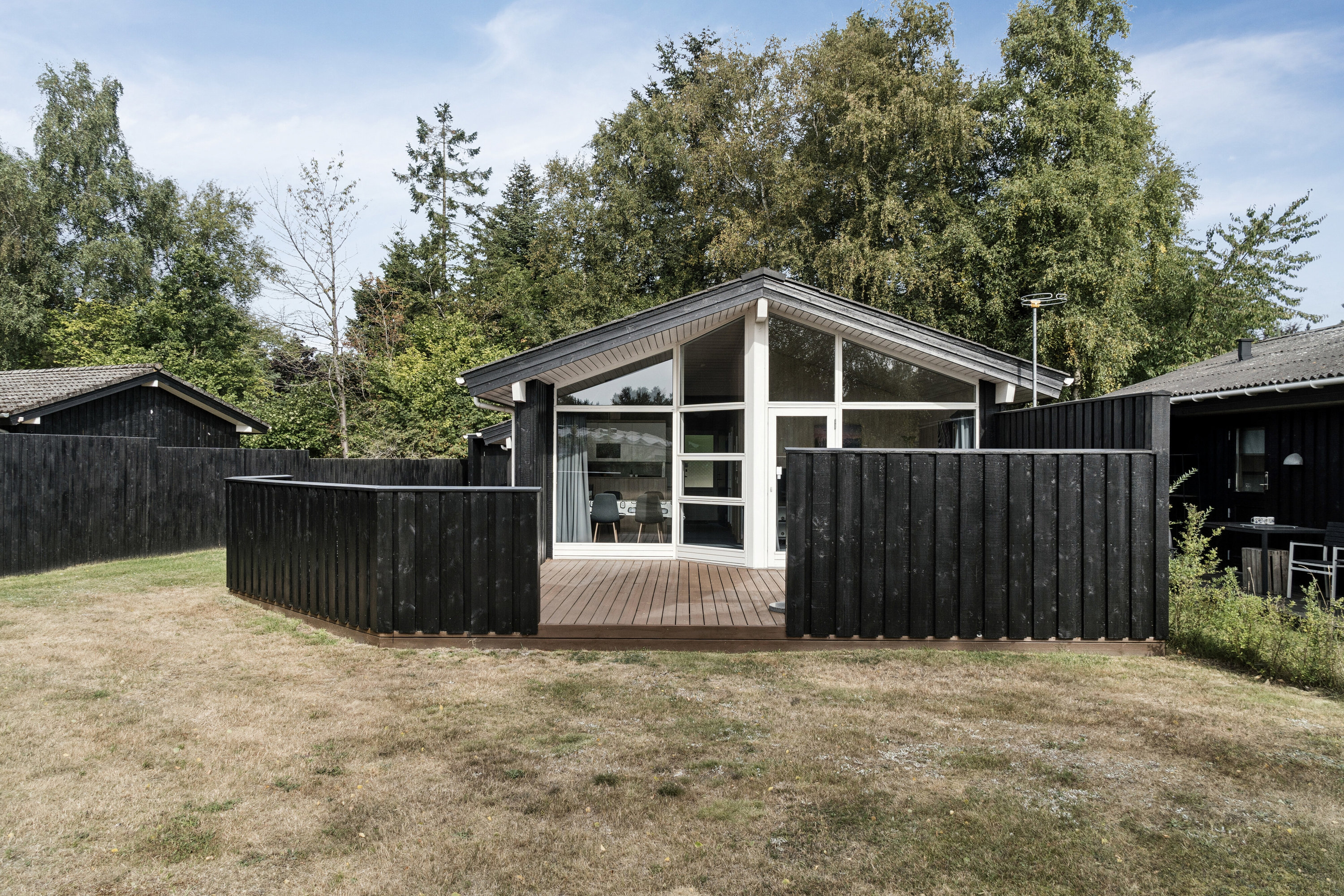 Miniaturebillede 1: set fra haven. Billede af Lynghusvej 1C, 4500 Nykøbing Sj