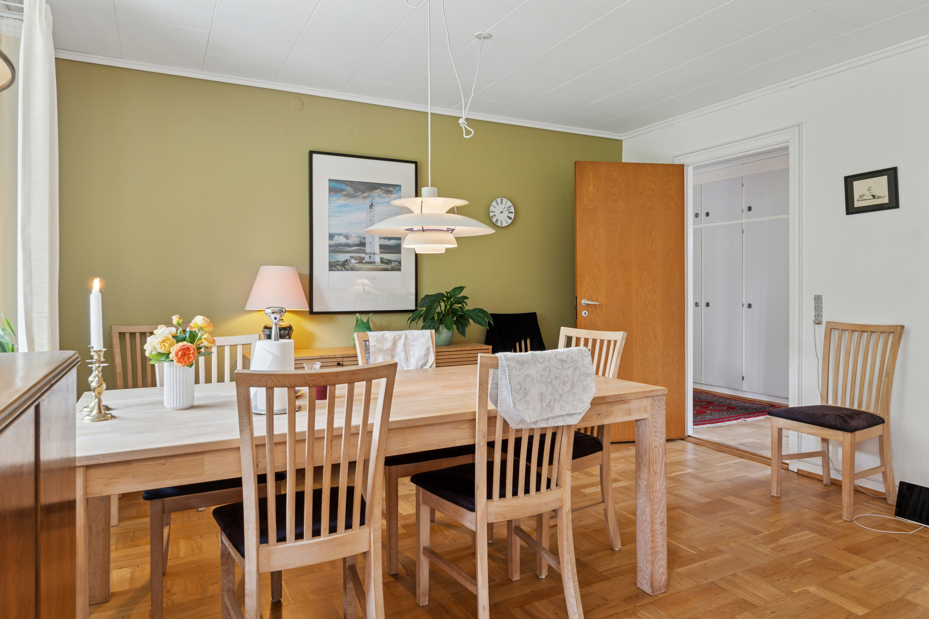 Fremhævet spisestue billede i fuldskærmstilstand. Billede af Lindeparken 7, Skt Klemens, 5260 Odense S