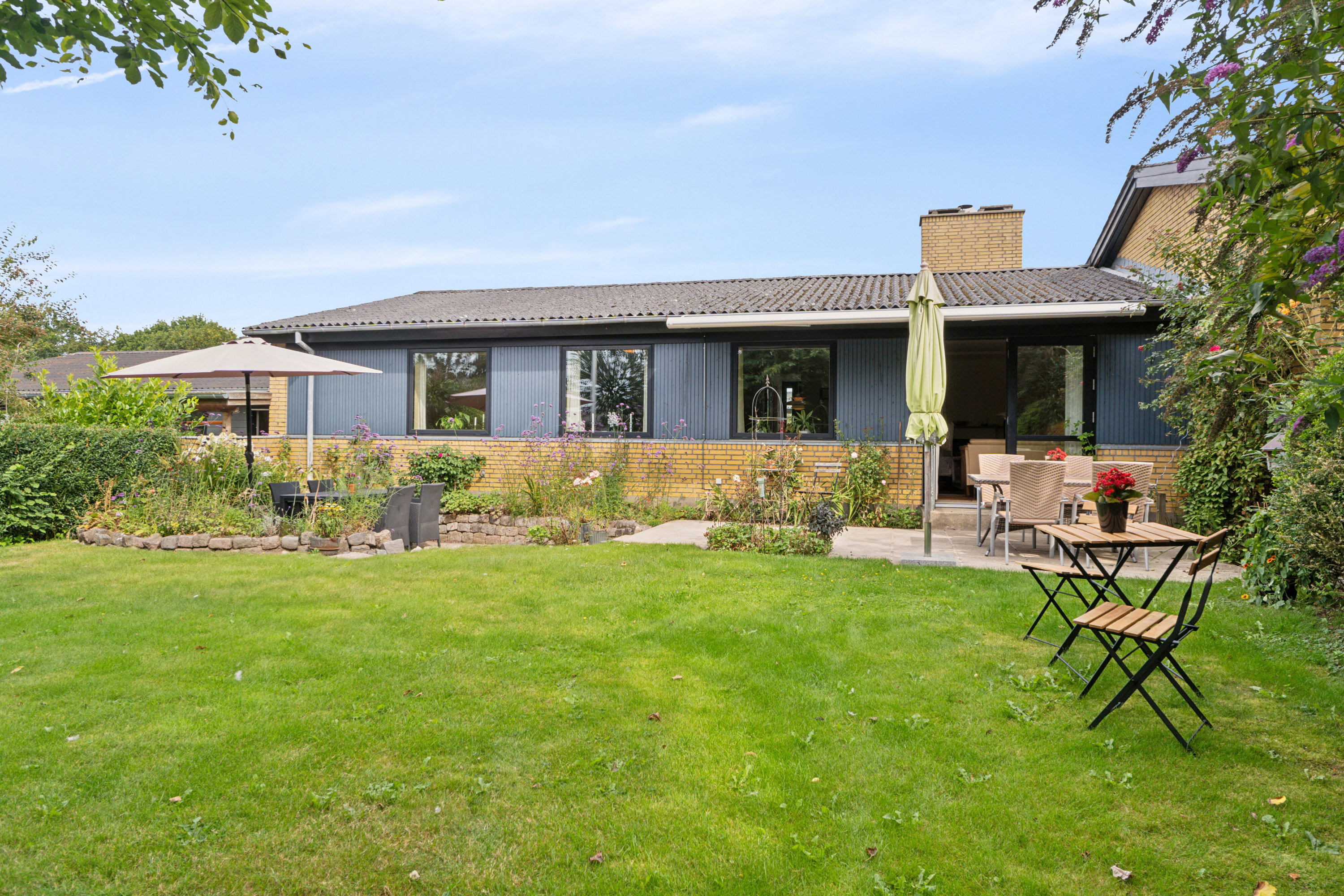 Miniaturebillede 1: set fra haven. Billede af Lindeparken 7, Skt Klemens, 5260 Odense S