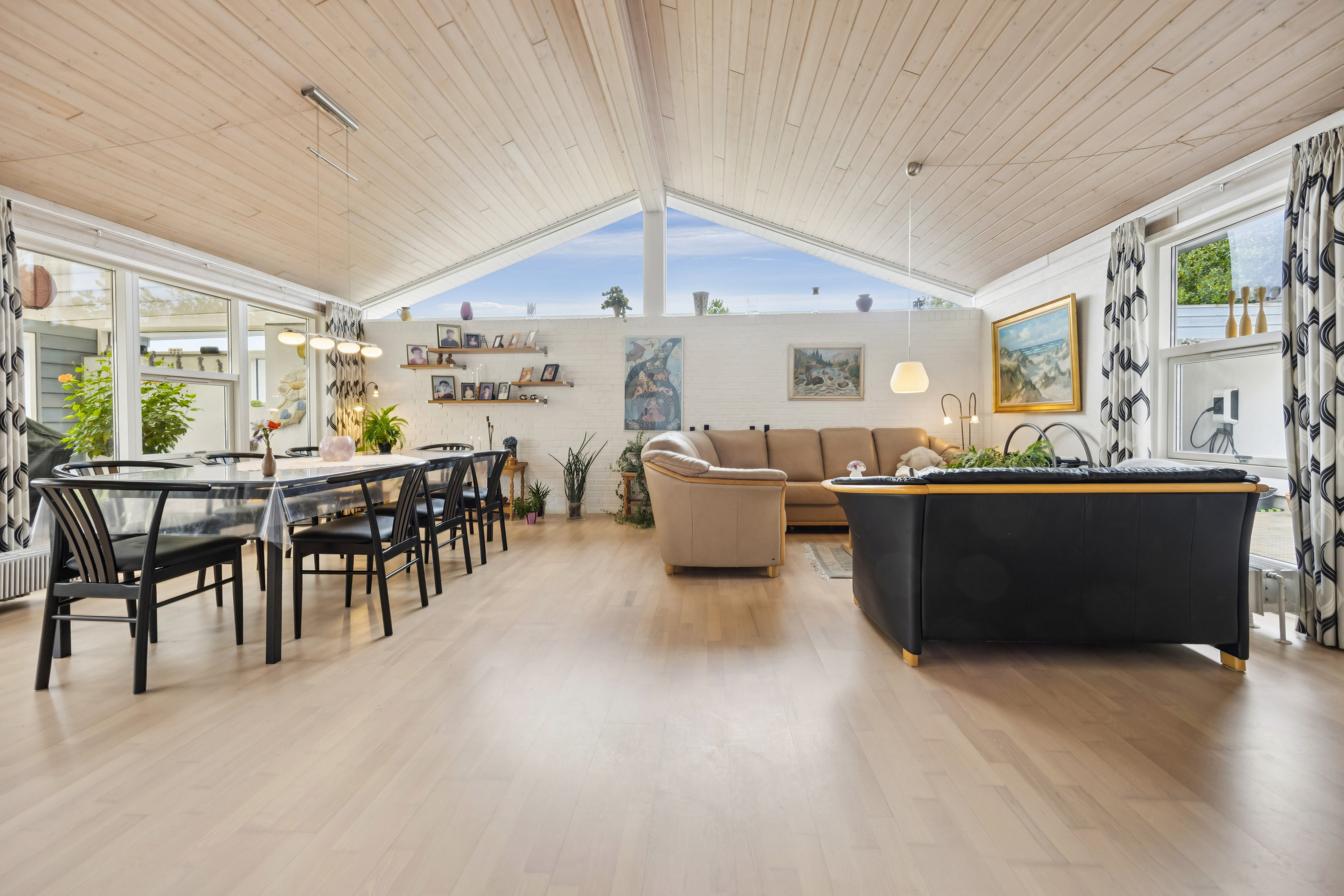 Fremhævet stue billede i fuldskærmstilstand. Billede af Hvolgården 58, Vester Hassing, 9310 Vodskov