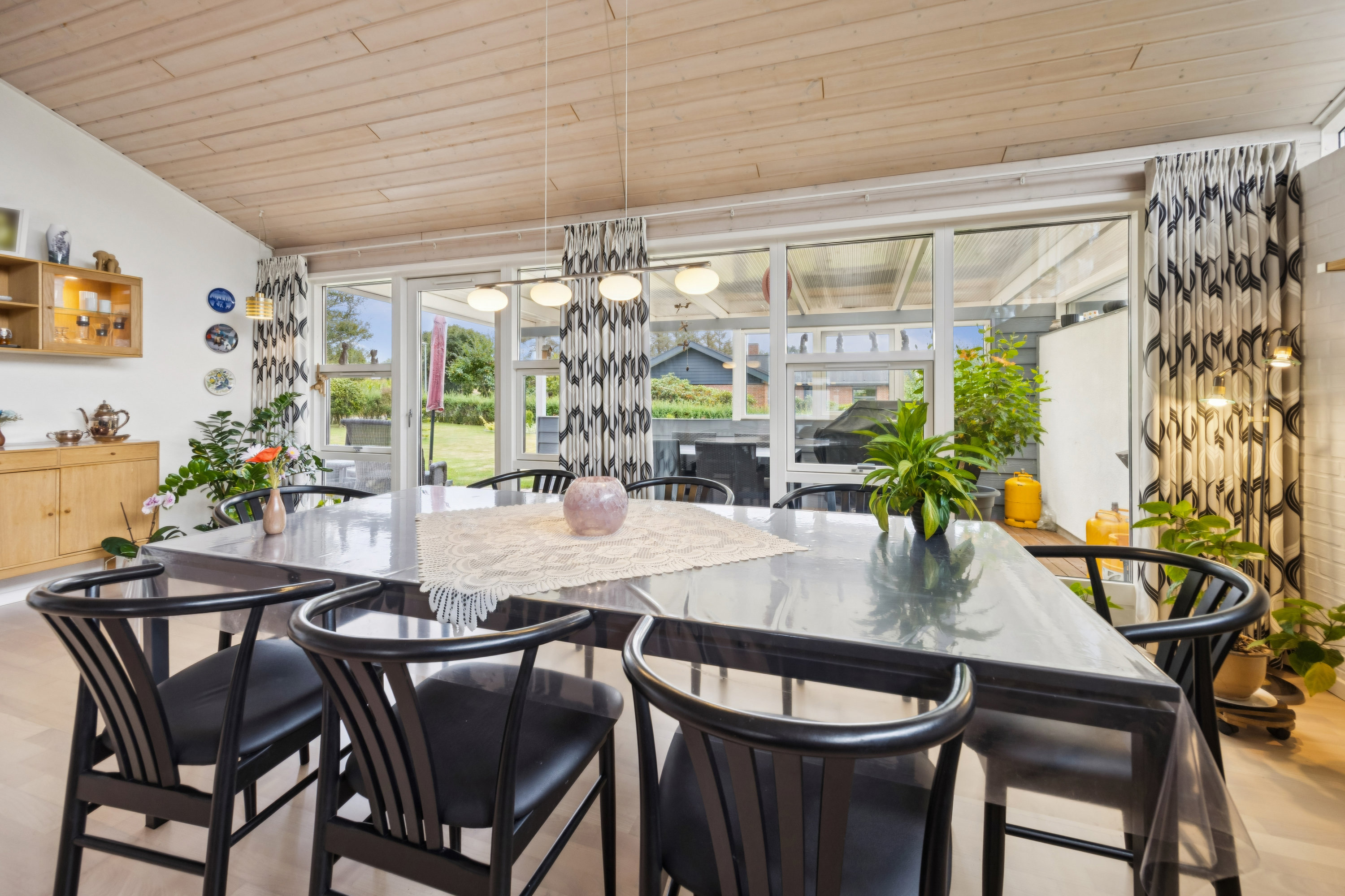 Fremhævet stue billede i fuldskærmstilstand. Billede af Hvolgården 58, Vester Hassing, 9310 Vodskov