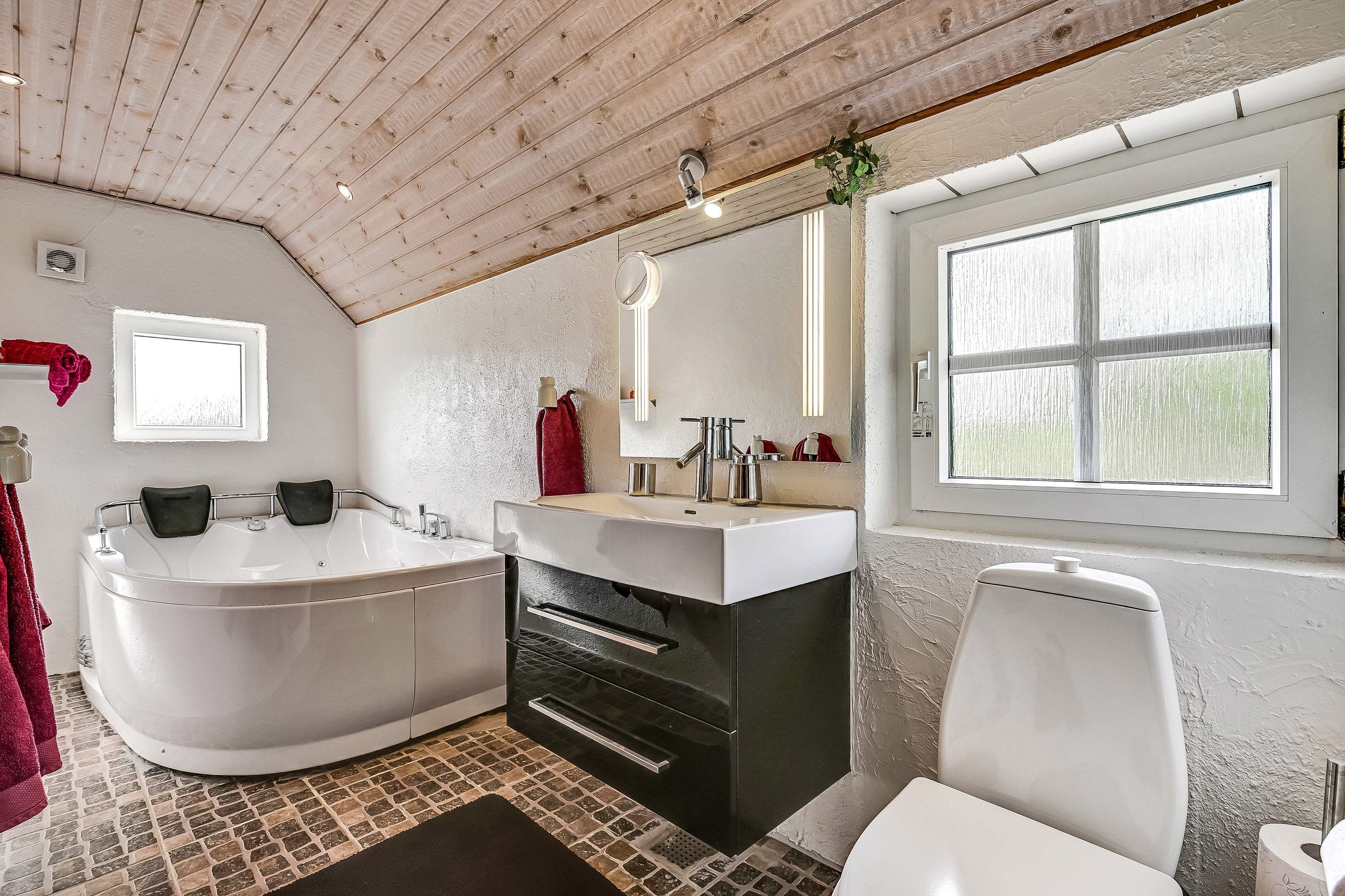 Fremhævet badeværelse billede i fuldskærmstilstand. Billede af Hummelmosevej 21, Vedersø, 6990 Ulfborg