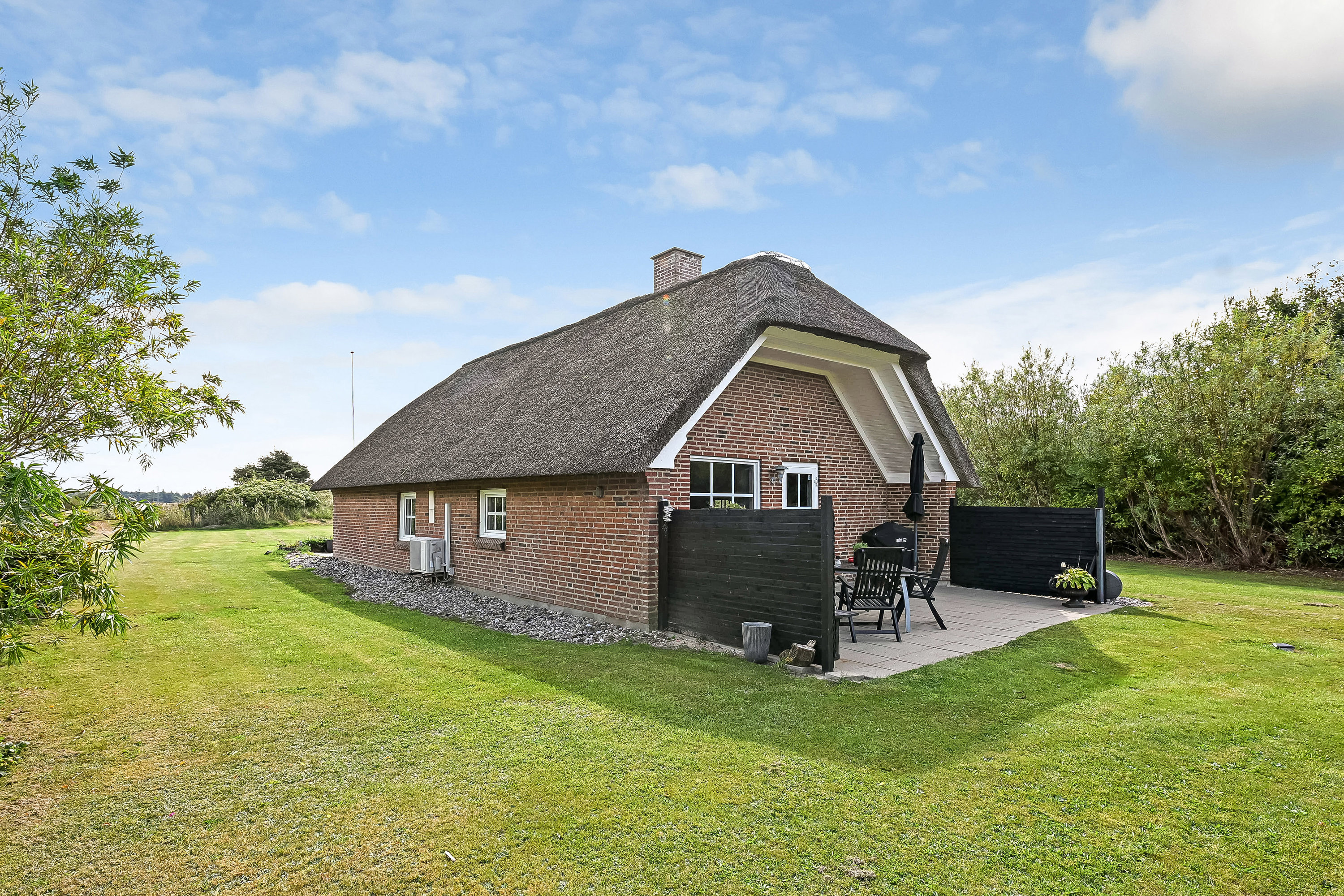 Fremhævet ejendommen billede i fuldskærmstilstand. Billede af Hummelmosevej 21, Vedersø, 6990 Ulfborg