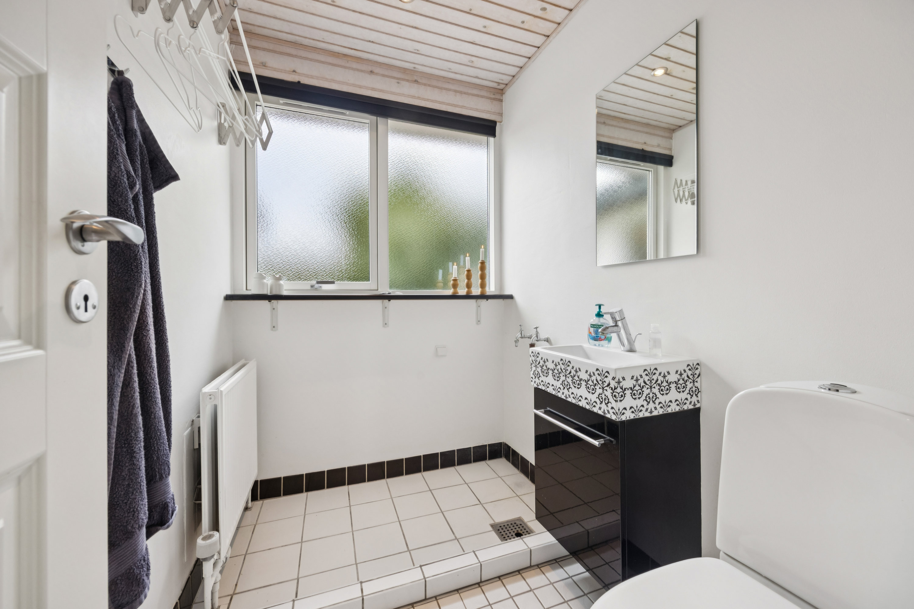 Fremhævet gæstetoilet billede i fuldskærmstilstand. Billede af Hvolgården 58, Vester Hassing, 9310 Vodskov