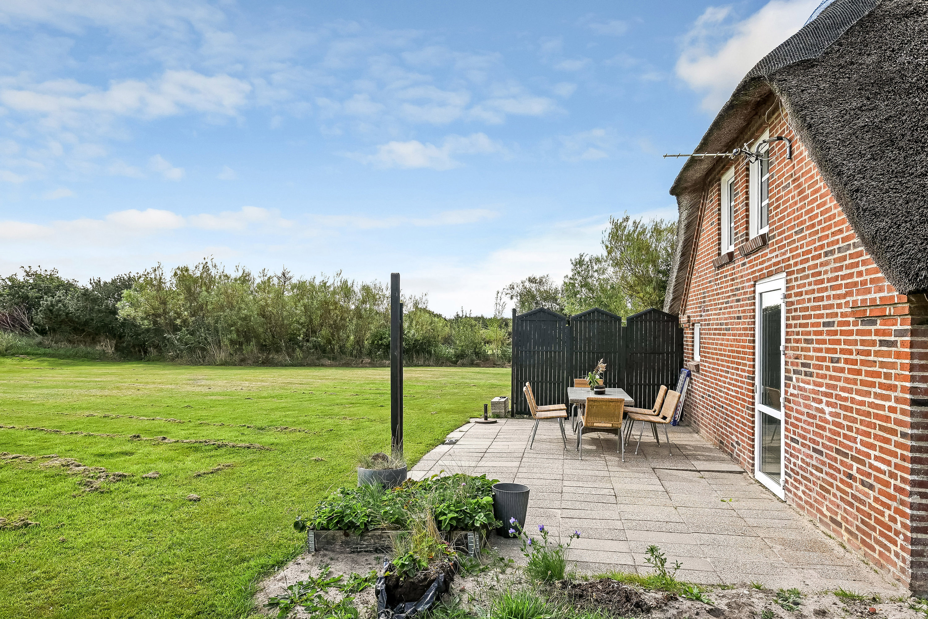 Fremhævet have billede i fuldskærmstilstand. Billede af Hummelmosevej 21, Vedersø, 6990 Ulfborg