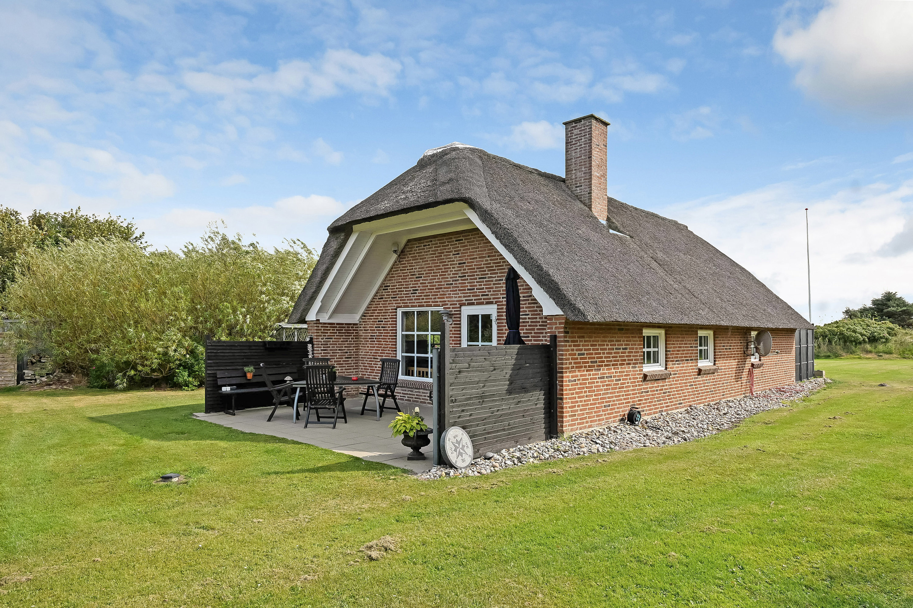 Fremhævet ejendommen billede i fuldskærmstilstand. Billede af Hummelmosevej 21, Vedersø, 6990 Ulfborg