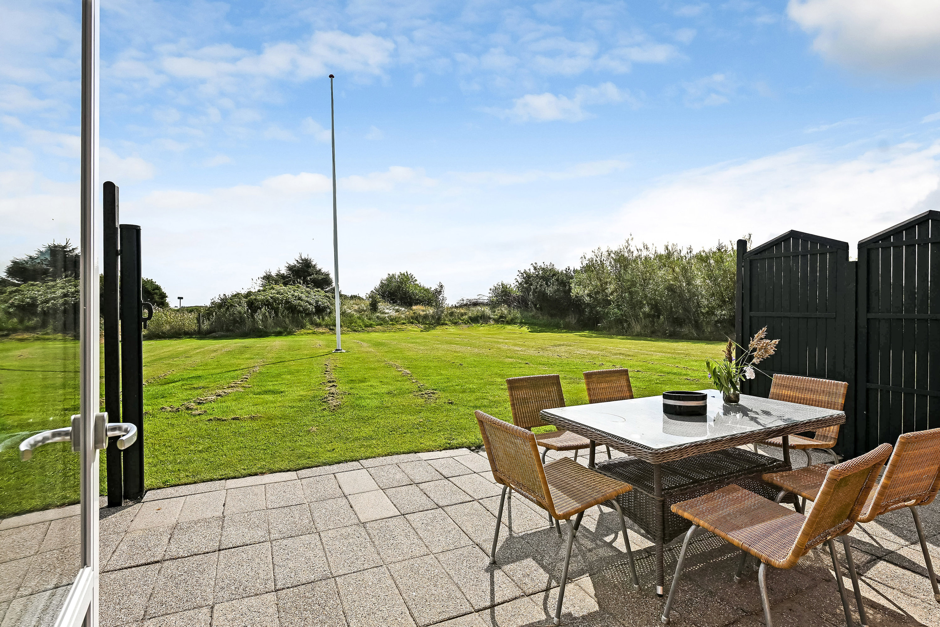 Fremhævet terrasse billede i fuldskærmstilstand. Billede af Hummelmosevej 21, Vedersø, 6990 Ulfborg