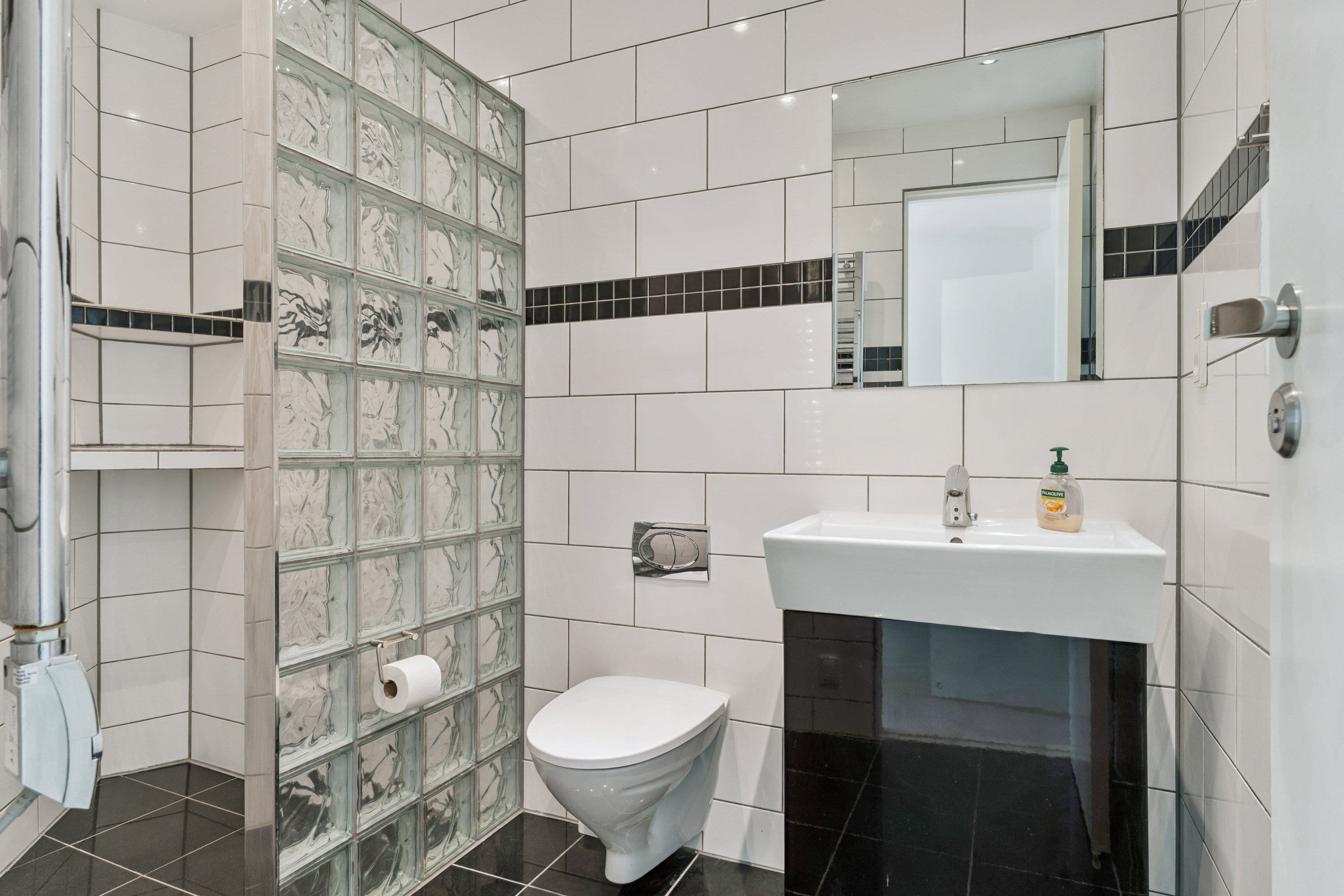 Fremhævet badeværelse billede i fuldskærmstilstand. Billede af Bryggervangen 2, st.. th., 2100 København Ø