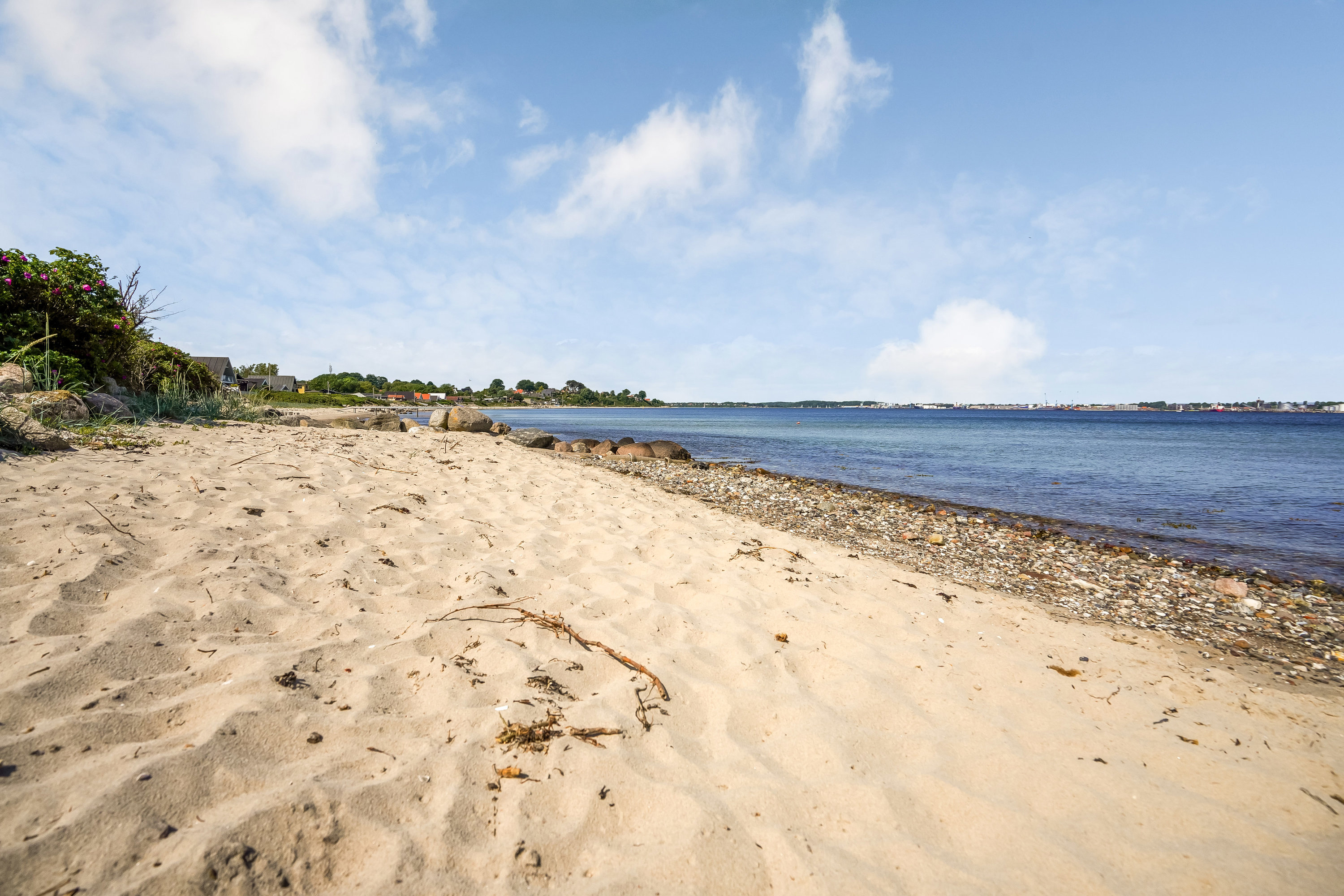 Fremhævet strand billede i fuldskærmstilstand. Billede af Dæmningen 101, Strib, 5500 Middelfart