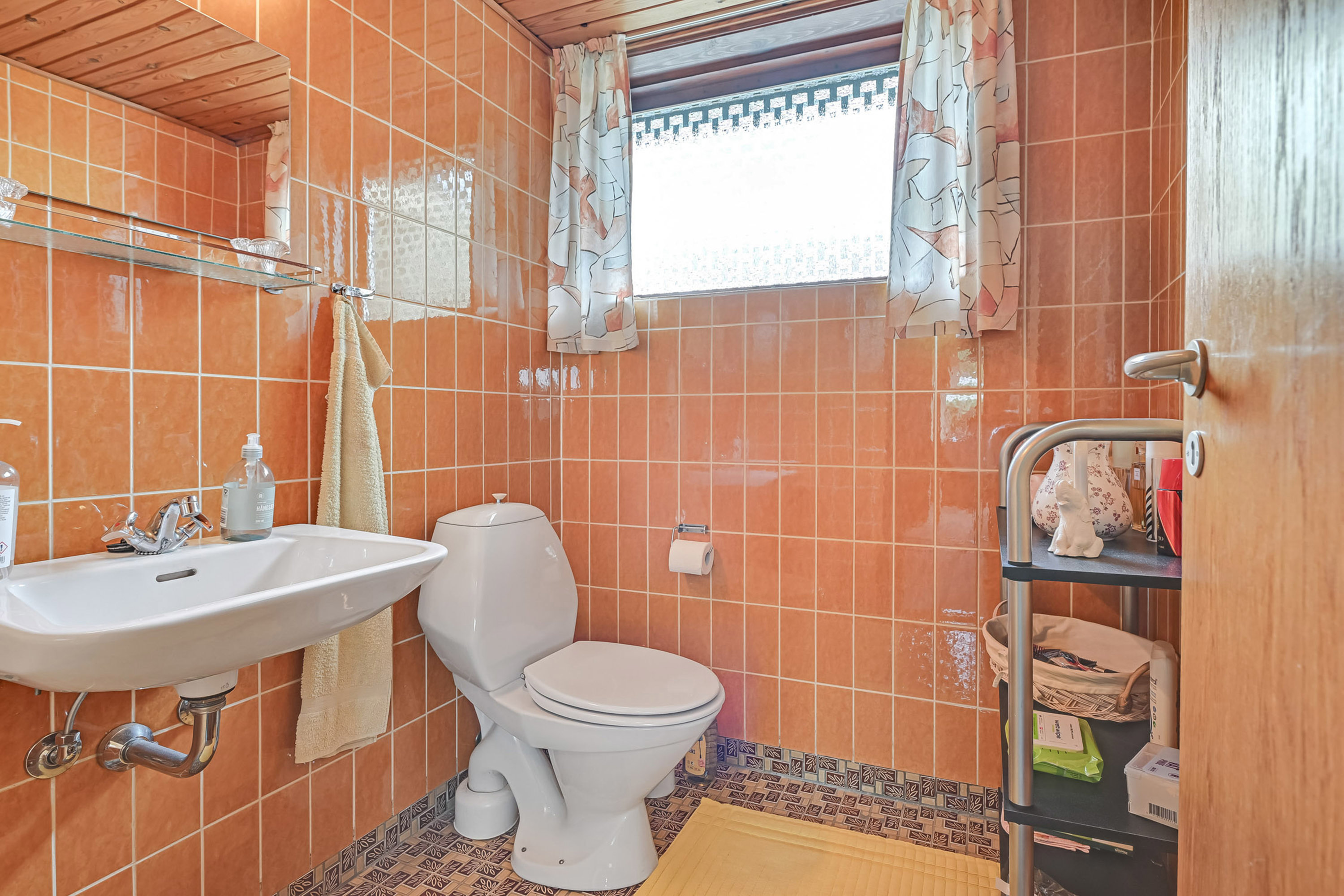 Fremhævet toilet billede i fuldskærmstilstand. Billede af Abildvej 12, 7200 Grindsted