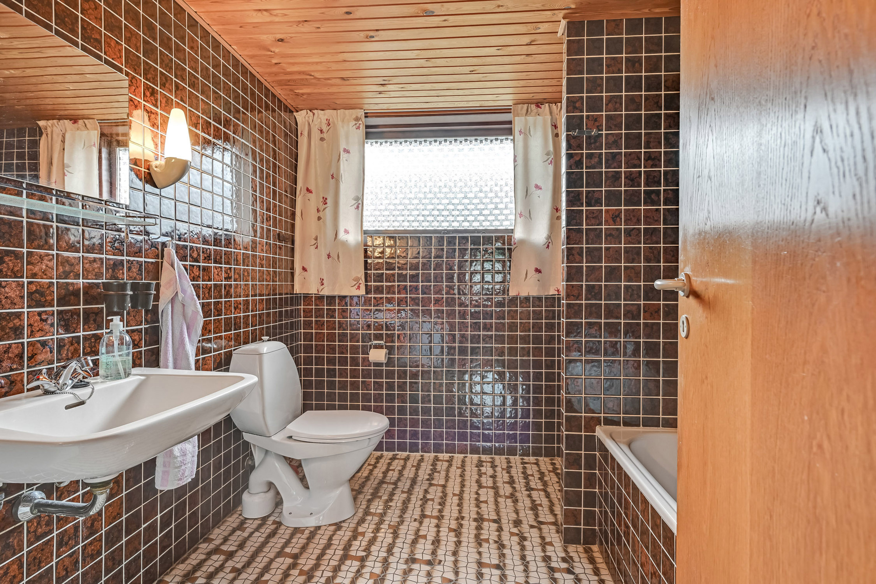 Fremhævet badeværelse billede i fuldskærmstilstand. Billede af Abildvej 12, 7200 Grindsted