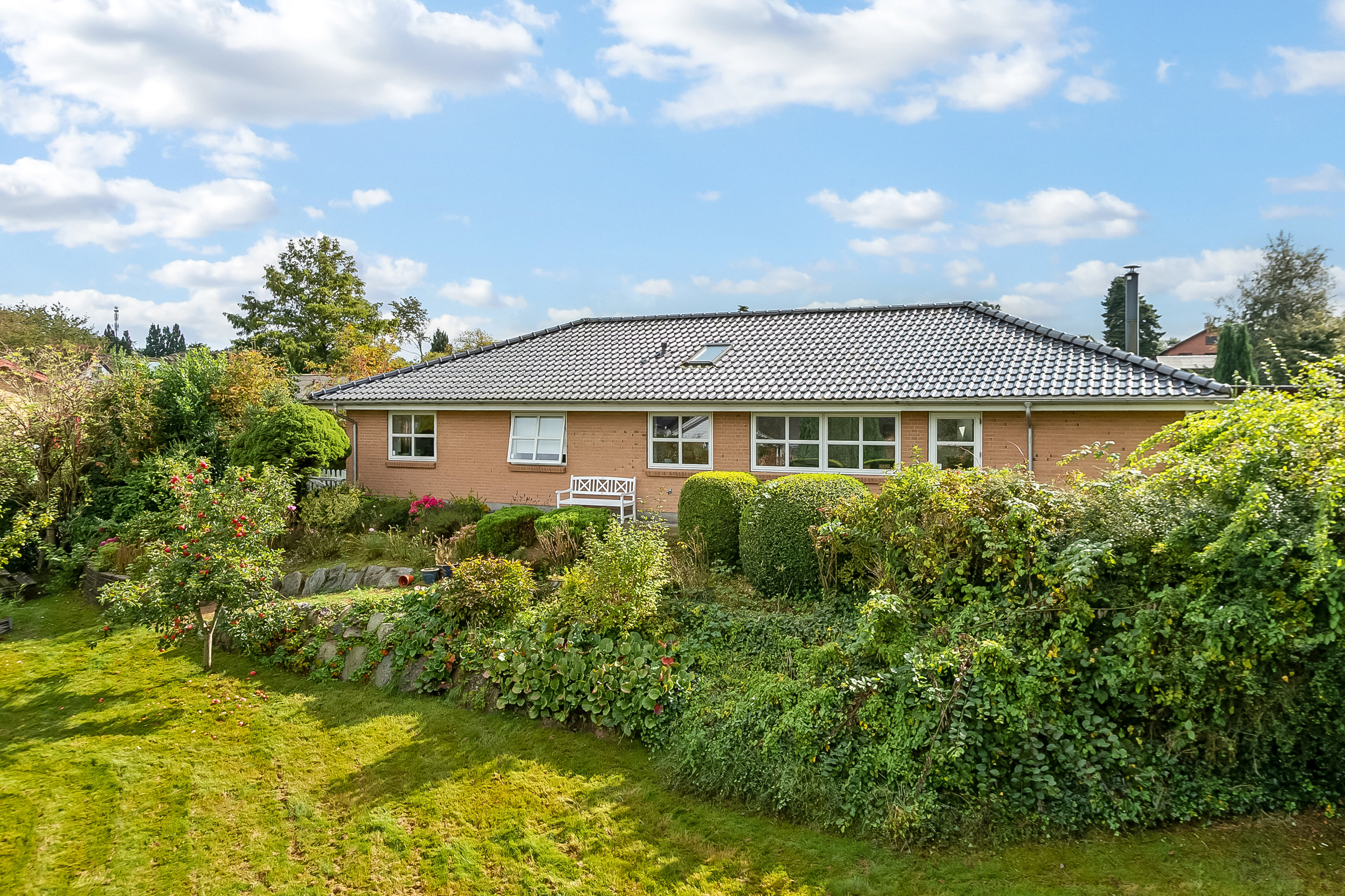 Fremhævet mastefoto billede i fuldskærmstilstand. Billede af Løvelvej 6, Seest, 6000 Kolding