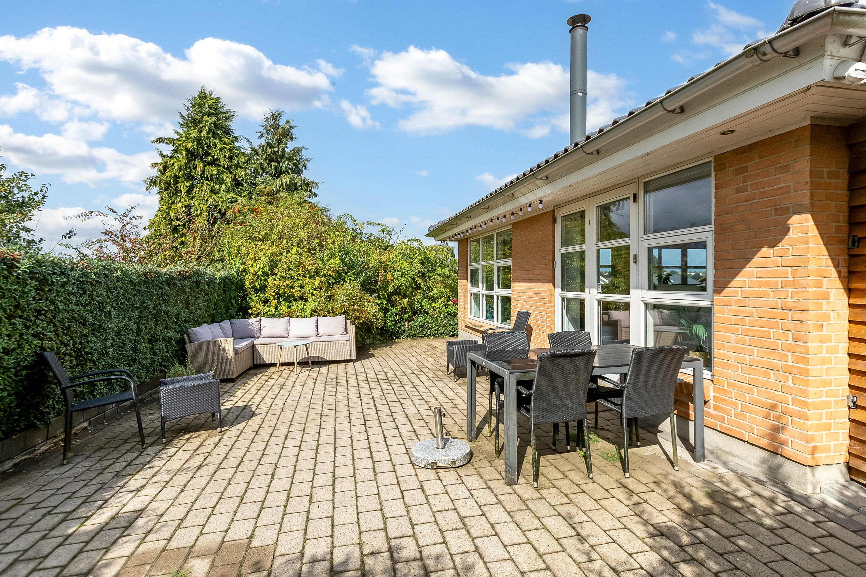 Fremhævet terrasse billede i fuldskærmstilstand. Billede af Løvelvej 6, Seest, 6000 Kolding