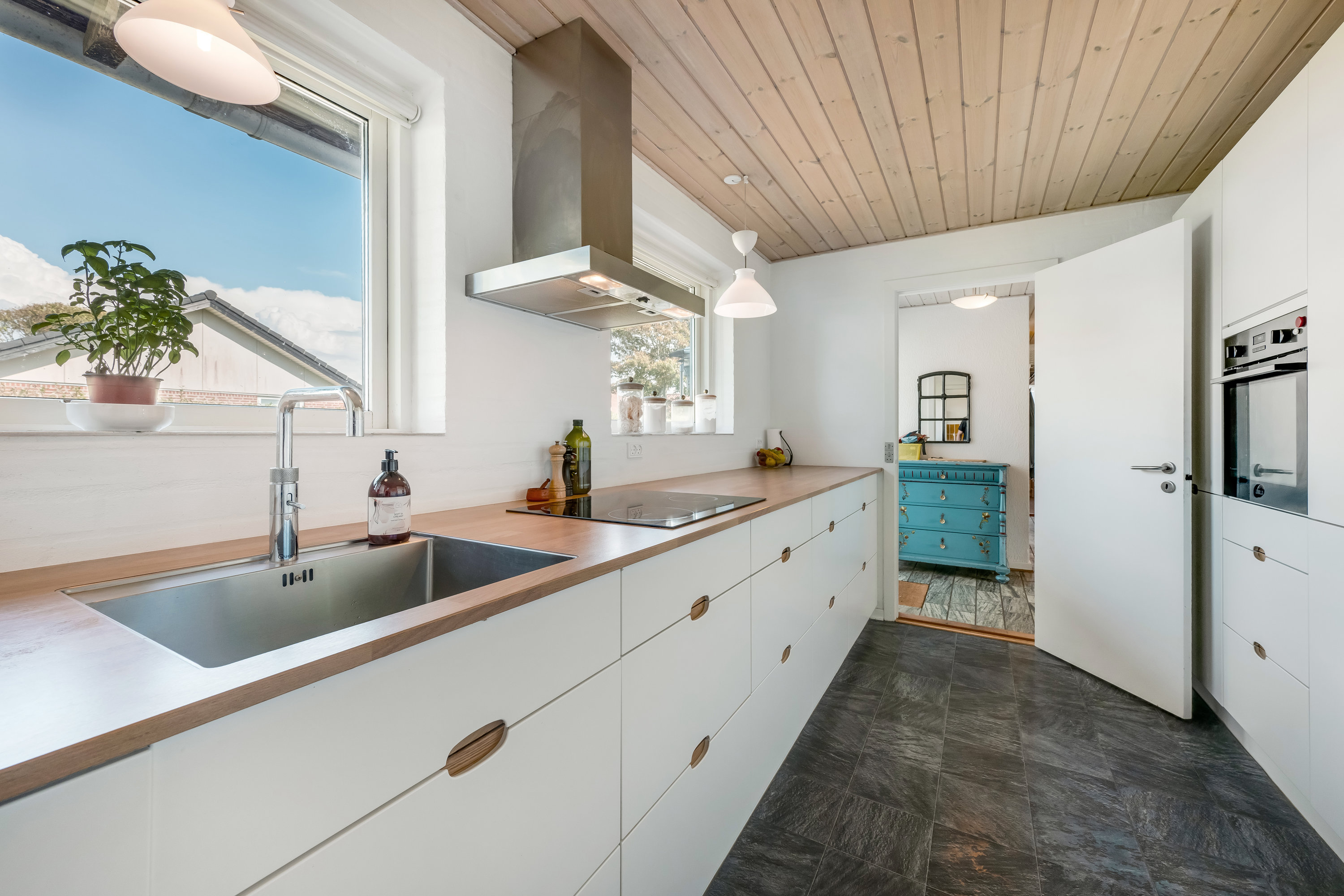 Fremhævet køkken billede i fuldskærmstilstand. Billede af Brombærvej 6, Rindum, 6950 Ringkøbing