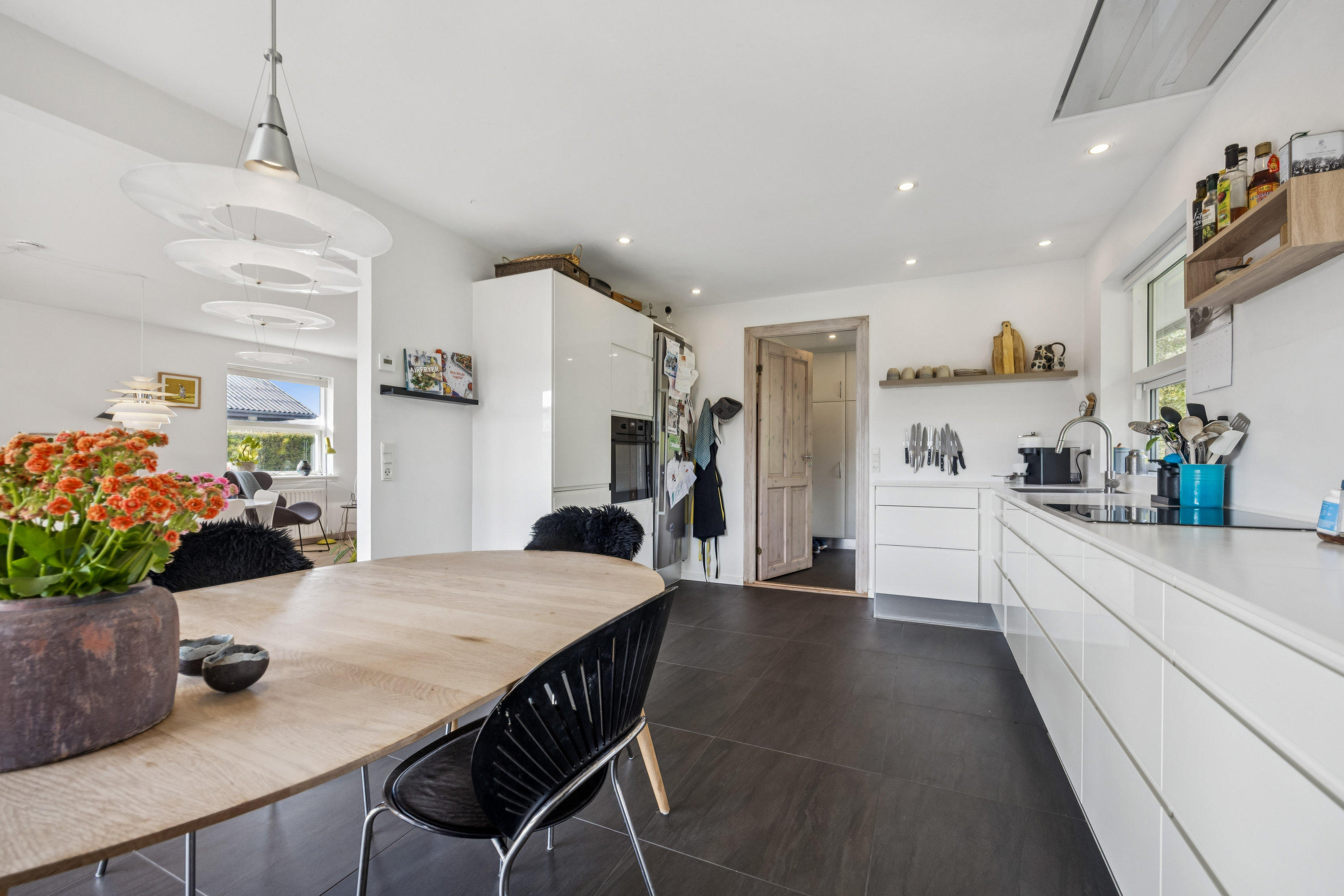 Fremhævet køkken billede i fuldskærmstilstand. Billede af Søndermarken 97, 9320 Hjallerup