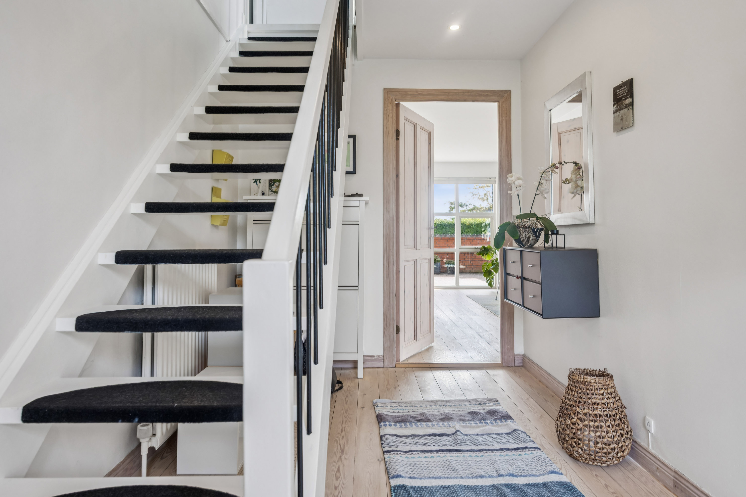 Fremhævet trappe billede i fuldskærmstilstand. Billede af Søndermarken 97, 9320 Hjallerup